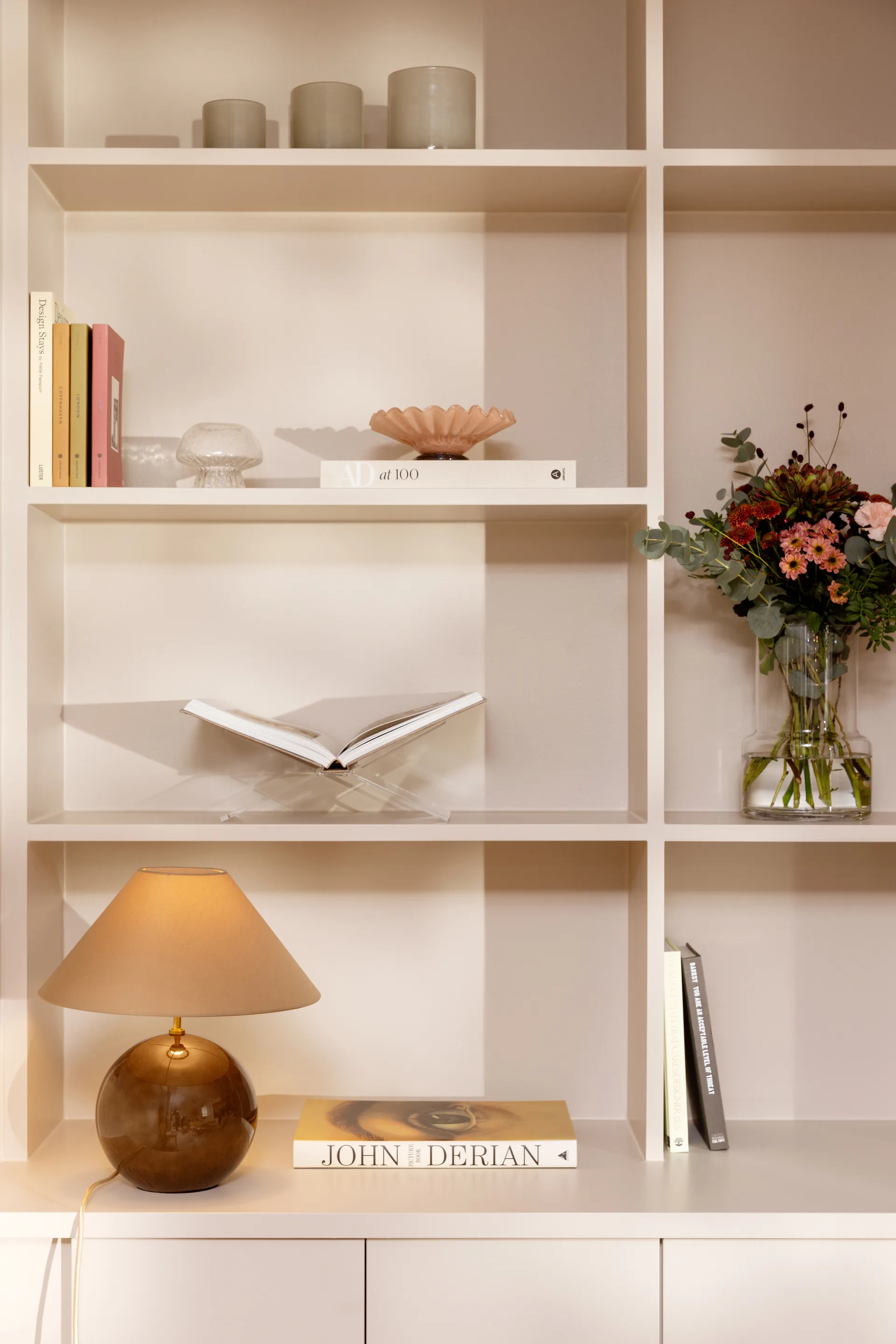 Iris 35 -pöytävalaisin 39 cm, Mocha. Globen Lighting