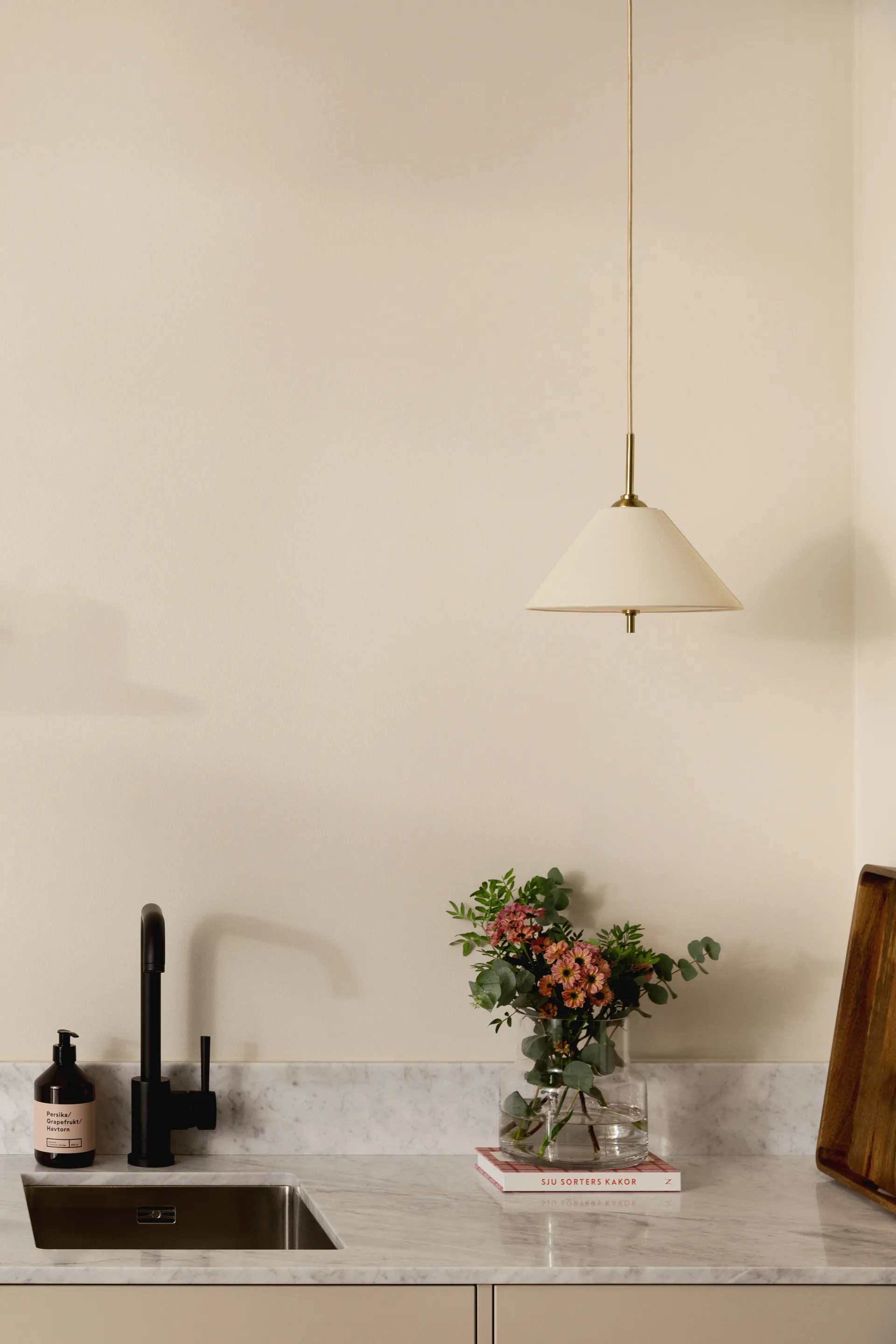 Iris riippuvalaisin 25, Kreemi Globen Lighting