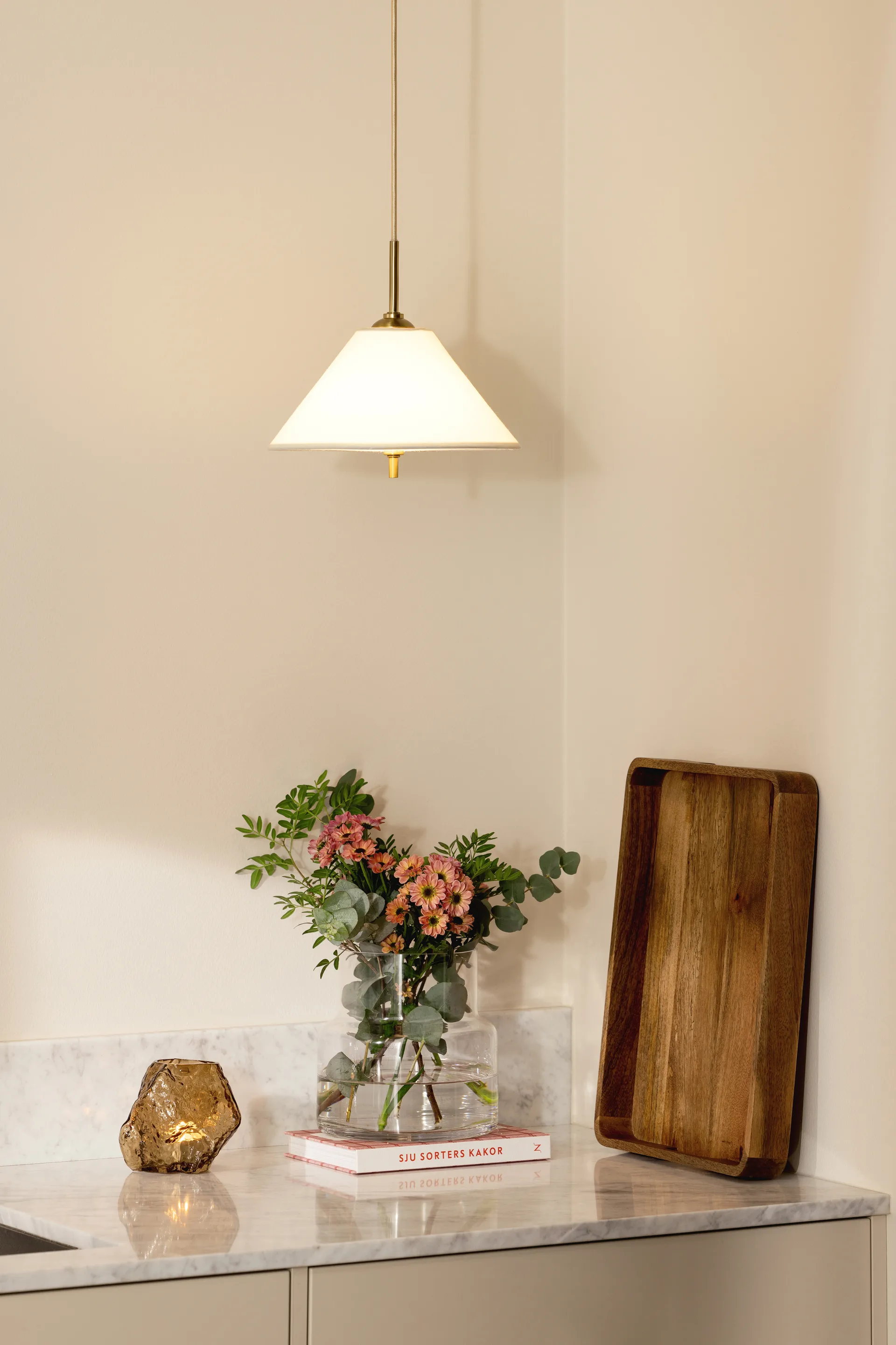 Iris riippuvalaisin 25, Kreemi Globen Lighting