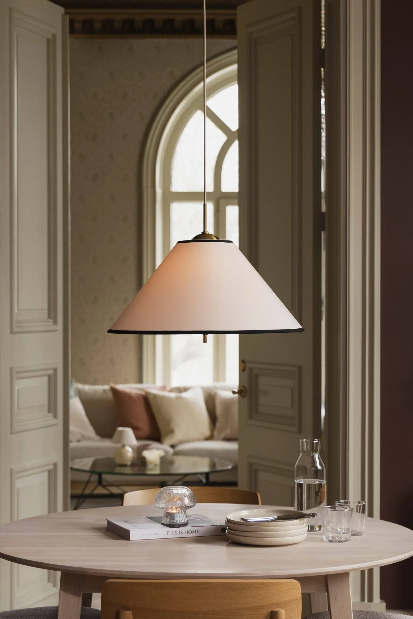 Iris-riippuvalaisin 50, Creme-noir (valkoinen-kullanvärinen) Globen Lighting