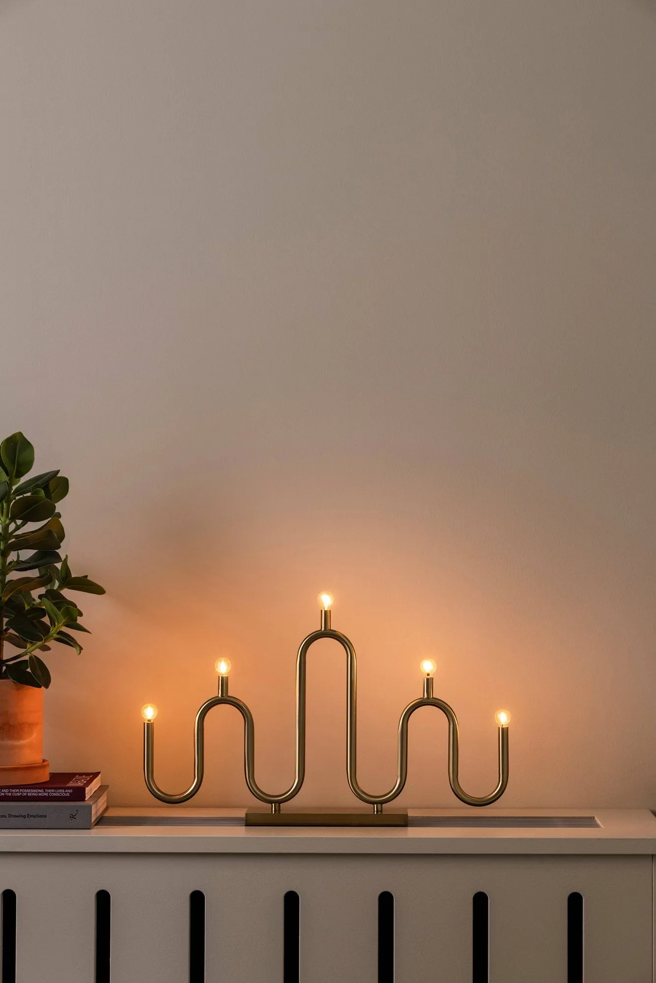 Noel 5 adventtikynttelikkö, Harjattu messinki Globen Lighting