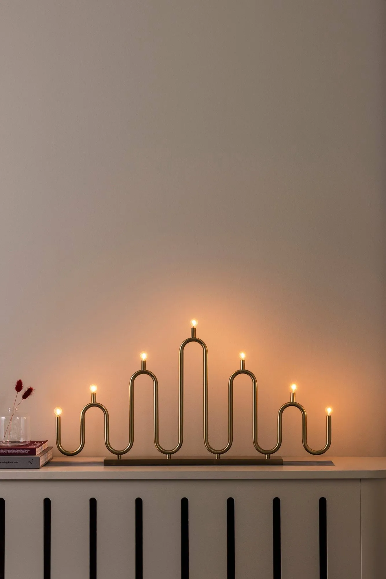 Noel 7 -adventtikynttelikkö, Harjattu messinki Globen Lighting