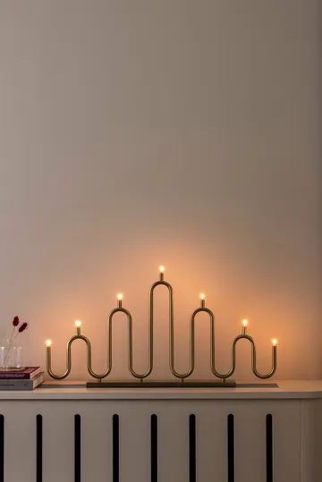 Noel 7 -adventtikynttelikkö - Harjattu messinki - Globen Lighting