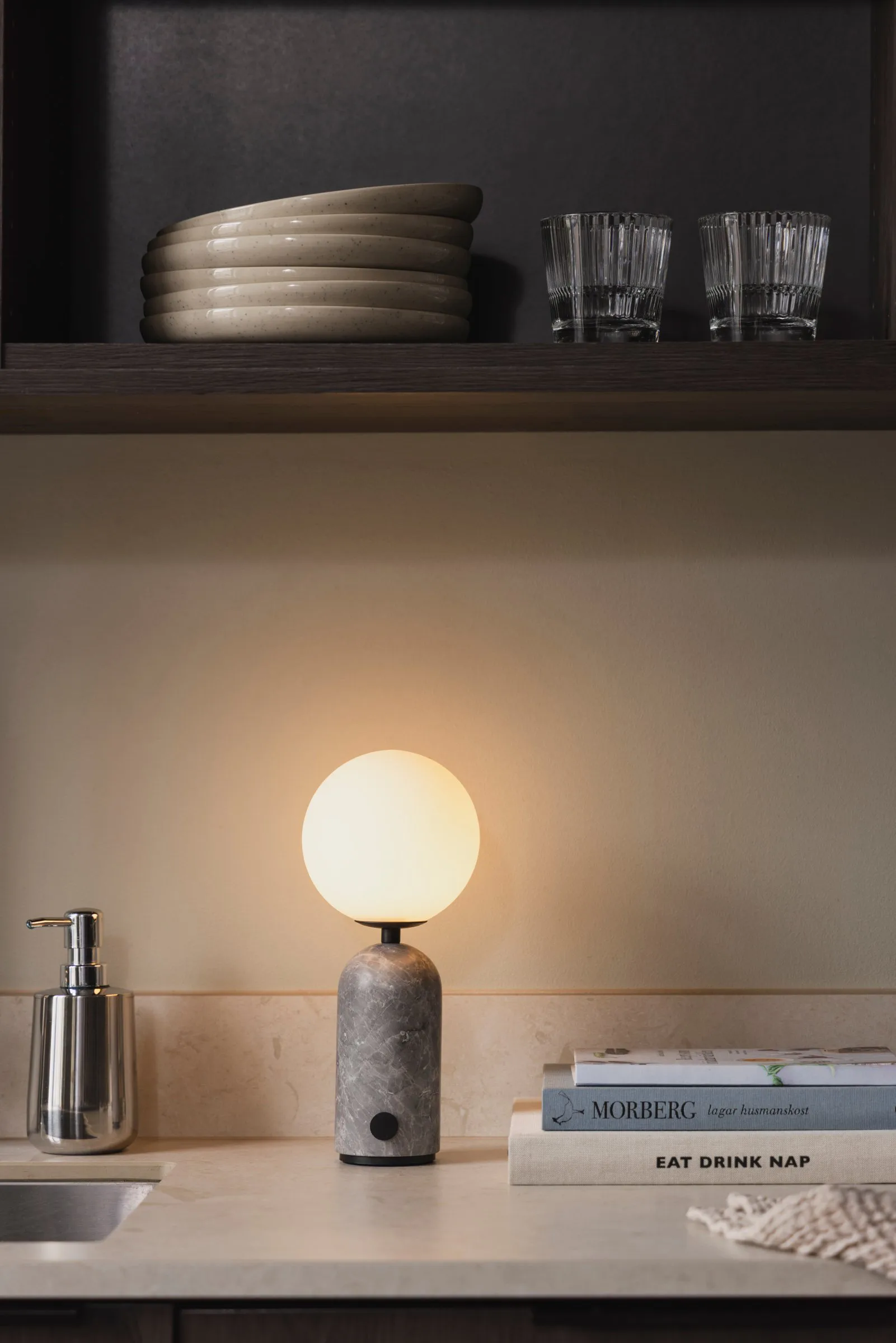 Torrano kannettava pöytälamppu, Harmaa marmori, 27,5 cm Globen Lighting
