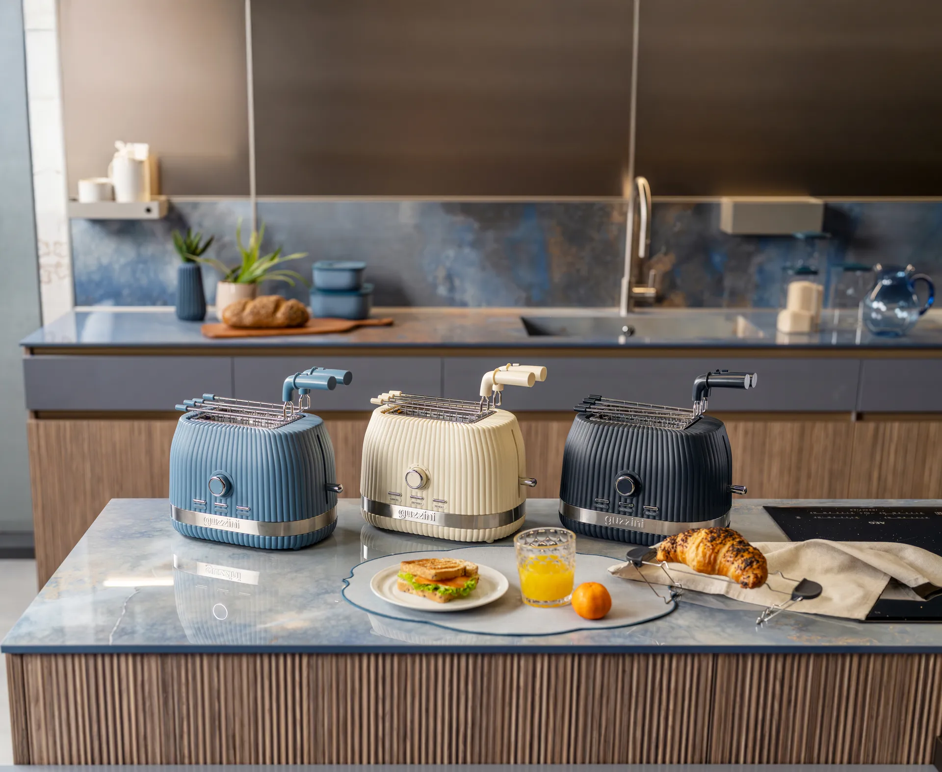 Sous chef leivänpaahdin, Laivastonsininen Guzzini