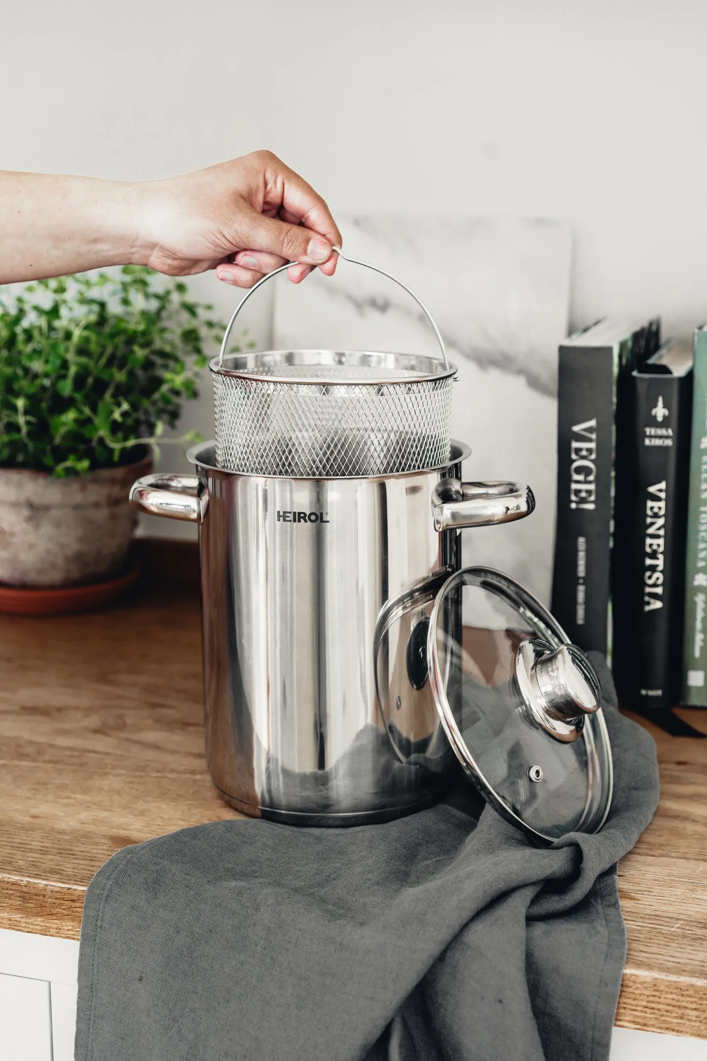 Heirol Steely parsakattila sisäosalla, 4 litra Heirol