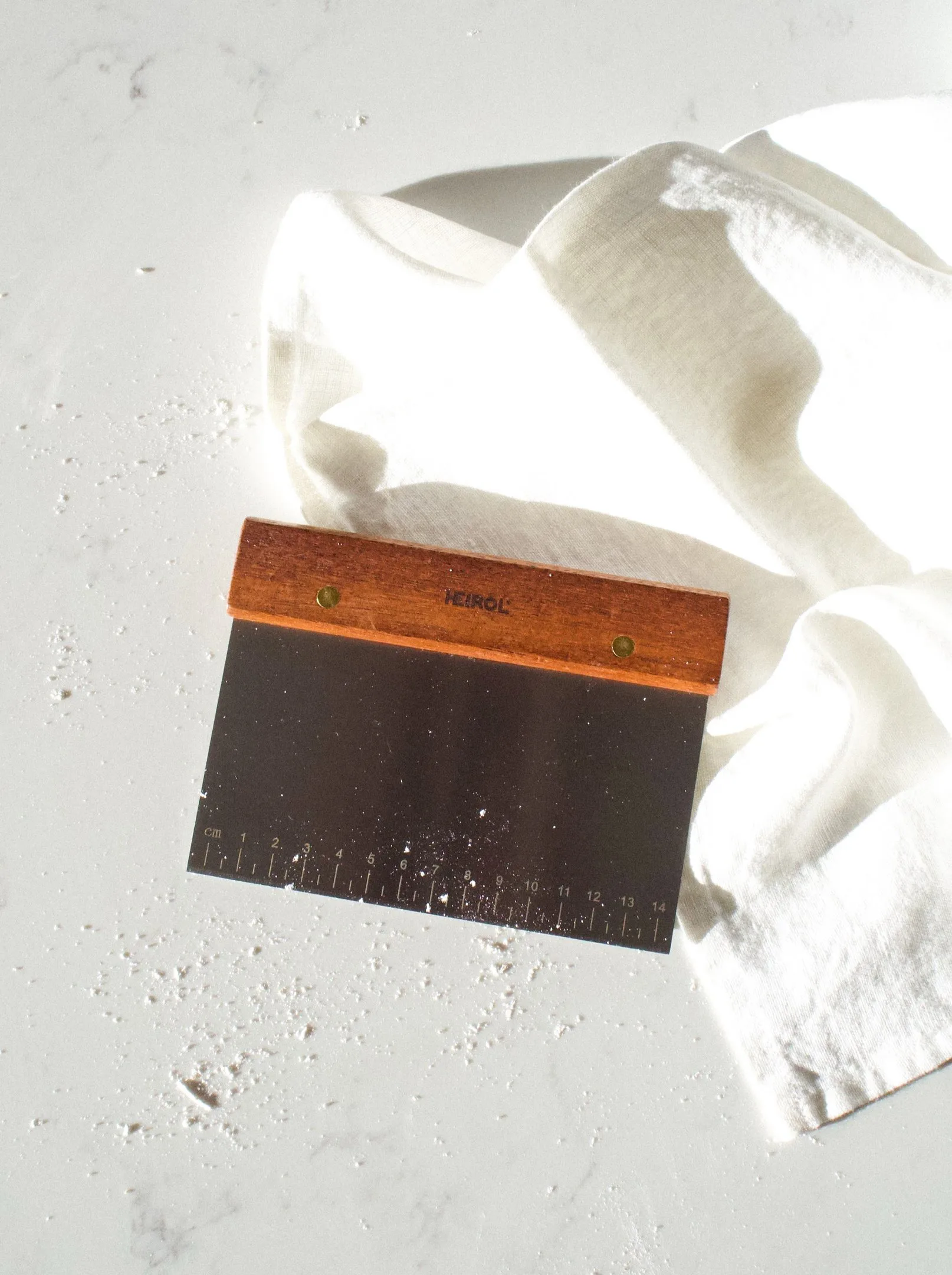 Taikinakaavin puukahvalla, Ruusupuu-ruostumaton teräs Heirol