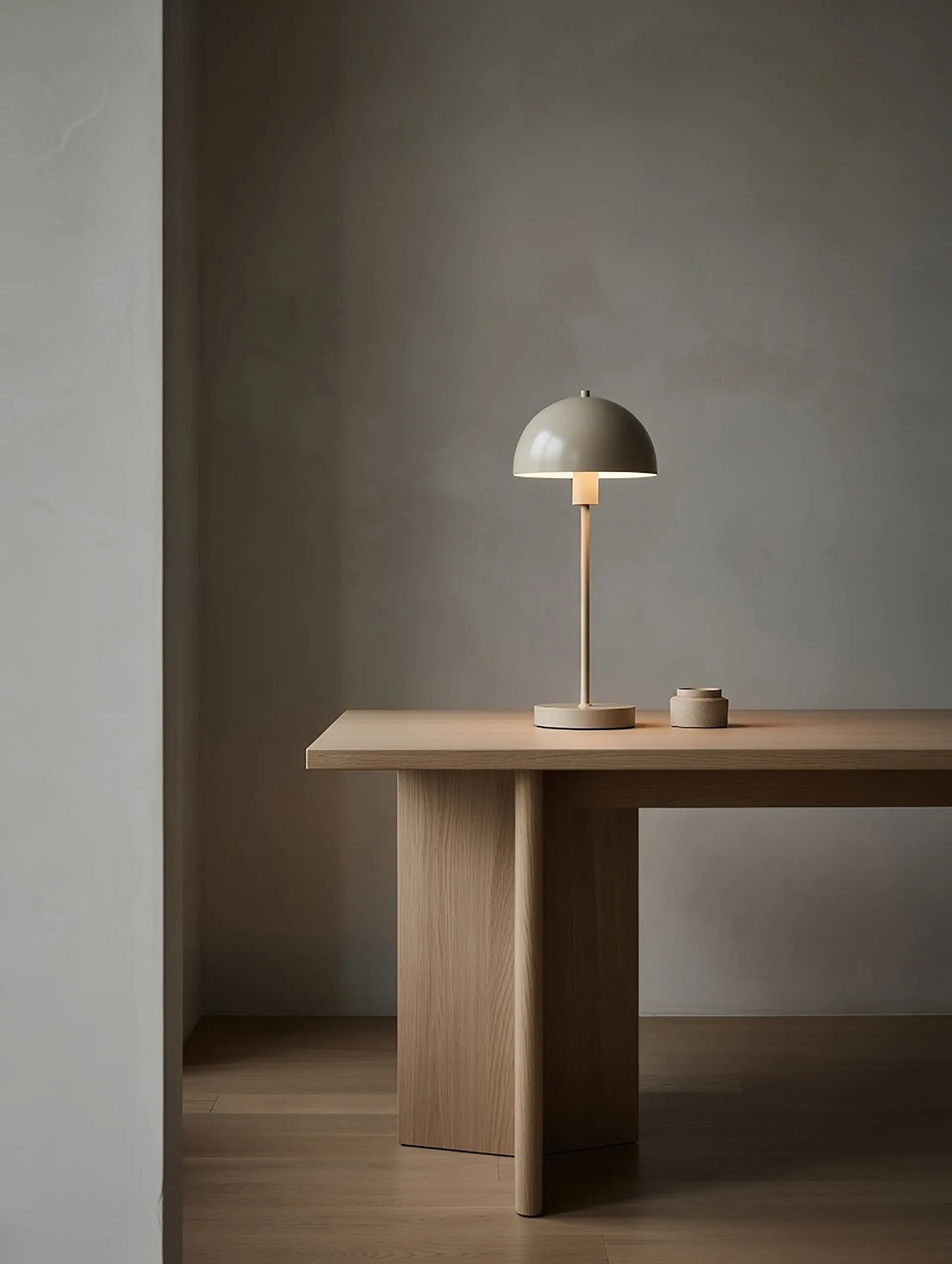 Vienda pöytävalaisin, Putty grey Herstal