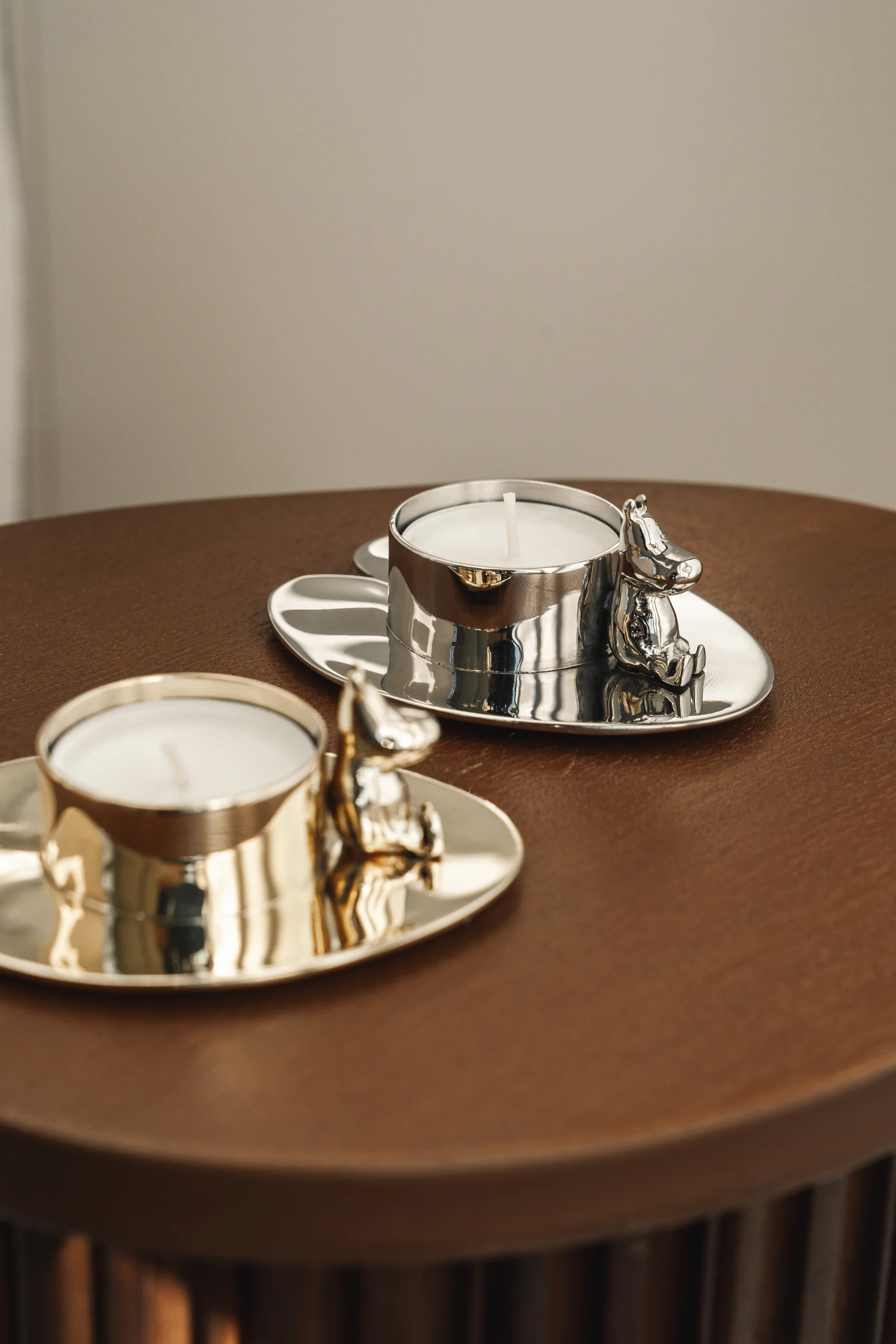 Hilke X Mumin No.3 kynttilänjalka, Nikkelöity messinki. Hilke Collection