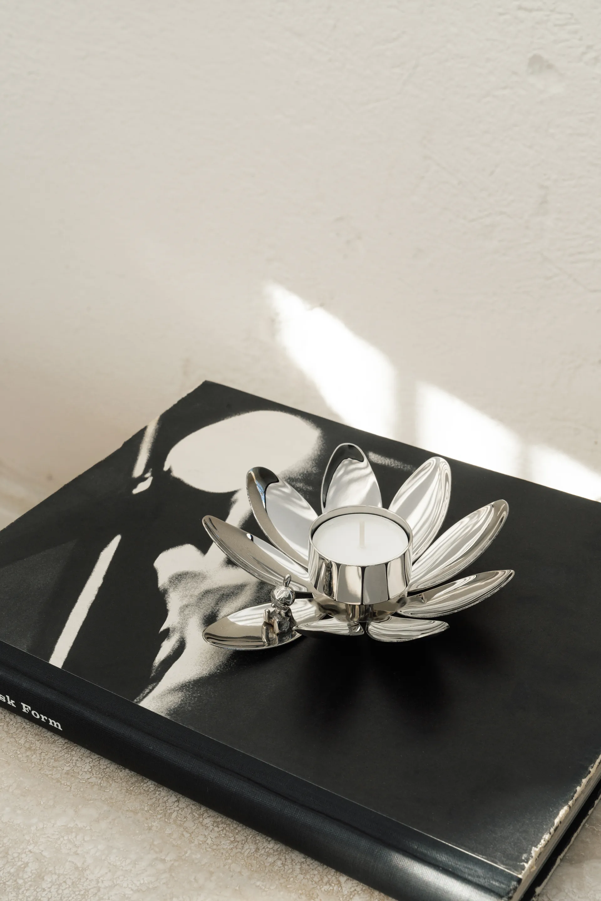 Hilke X Mumin Pikku Myy kynttilänjalka, Nikkelöity messinki. Hilke Collection