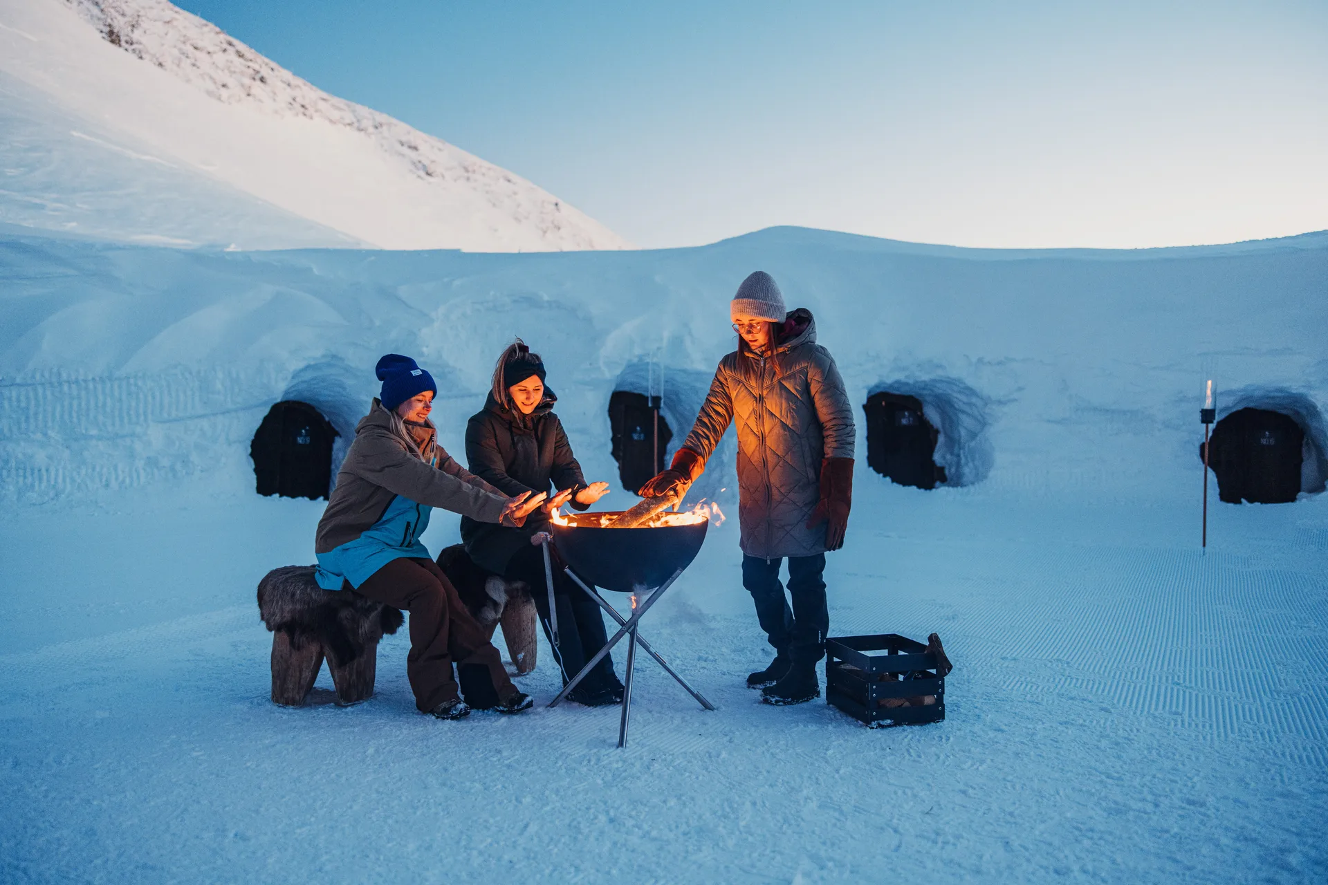 BOWL 57 tulisija, Musta-hopea, kolmijalkajalusta Höfats