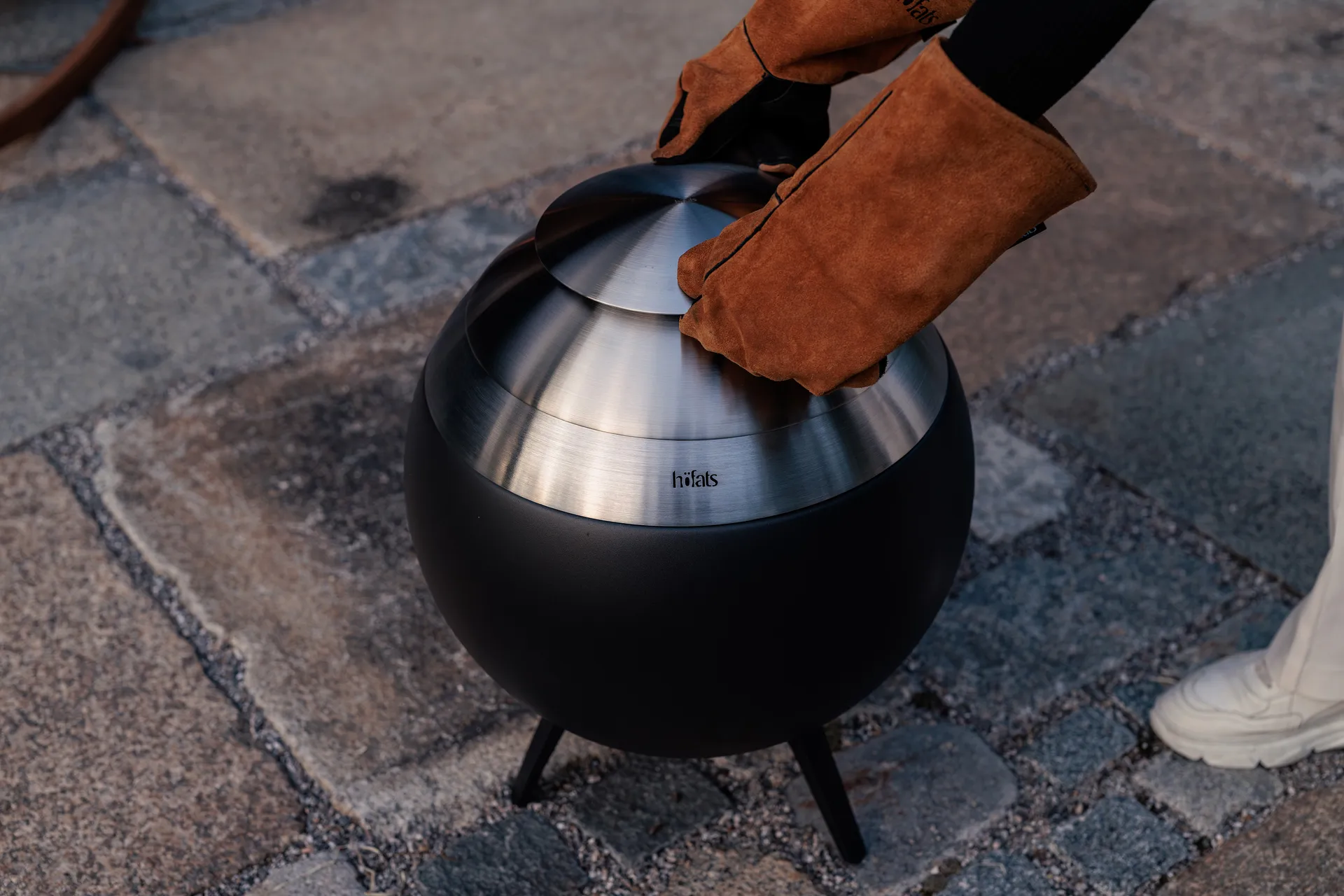 MOON 45 lukko, Hopea Höfats