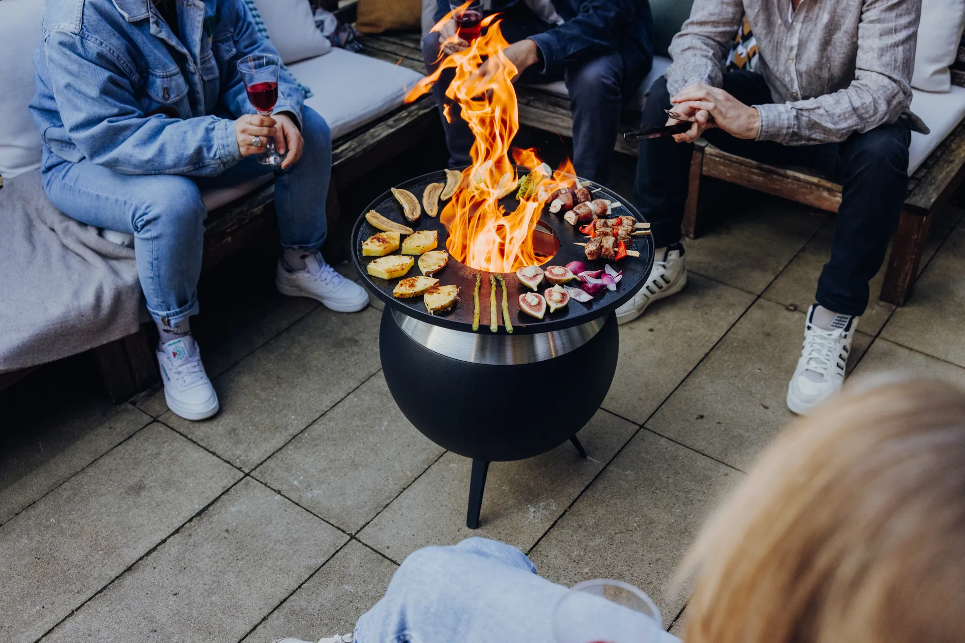 MOON 45 tulisija, Musta-hopea, matala jalusta Höfats