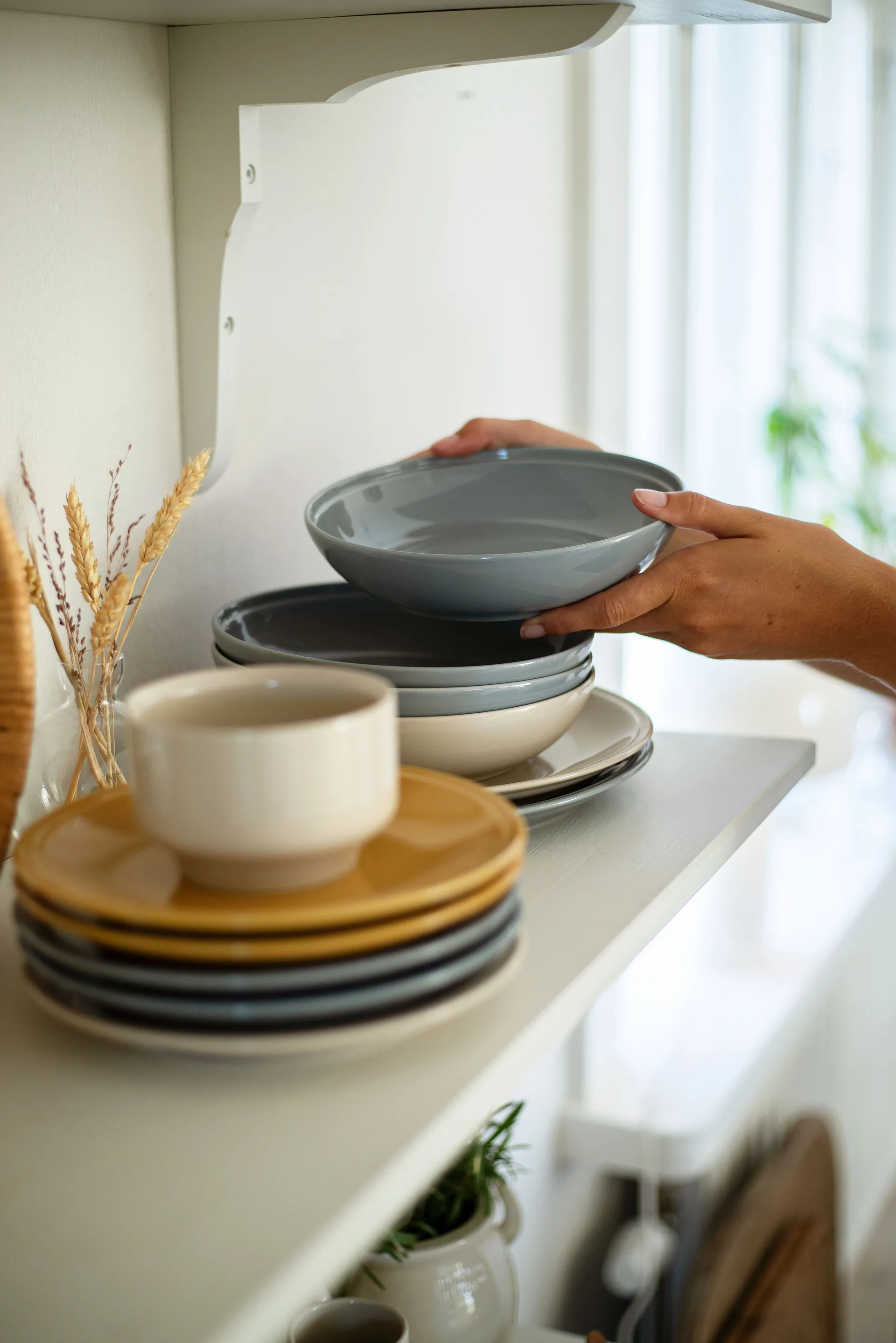 Höganäs Keramik Daga -leipälautanen Ø 19 cm, Okra Höganäs Keramik