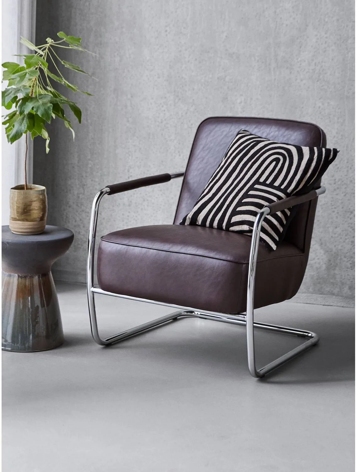 Comma loungestol, Mulperi, kromi House Doctor