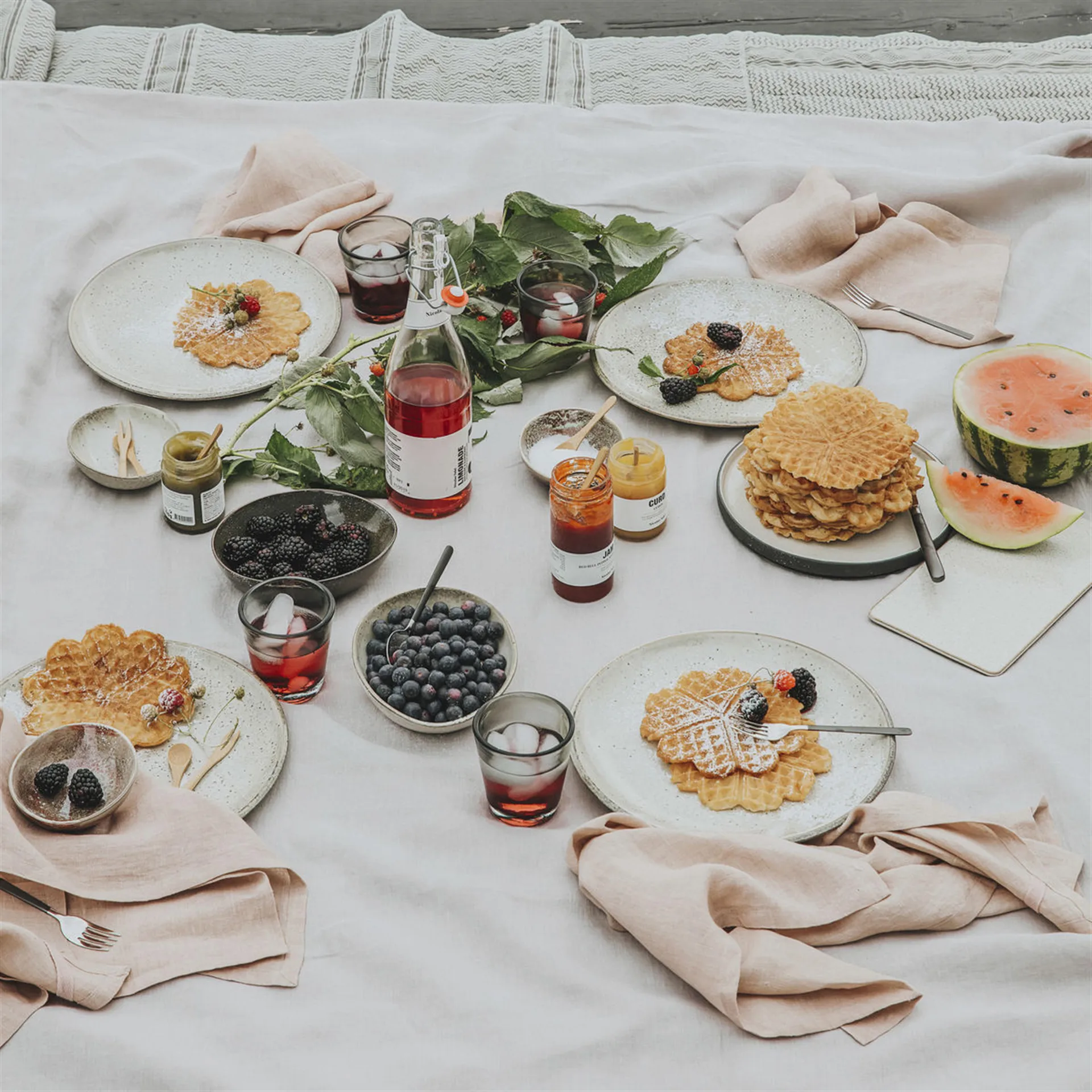 Lake -lautanen harmaa, 15.2 cm House Doctor