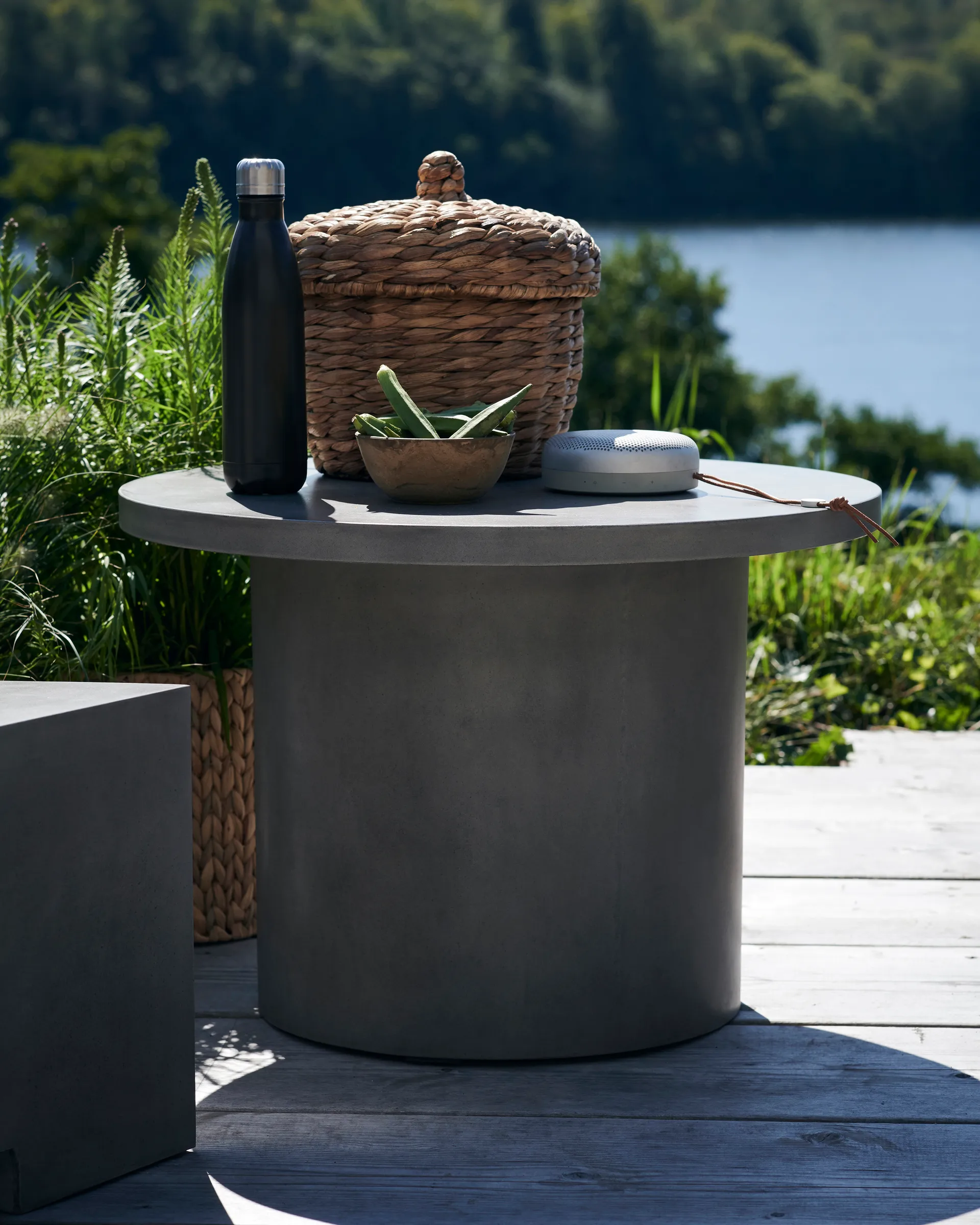 Stone pöytä Ø 65 x 45 cm, Betoni House Doctor