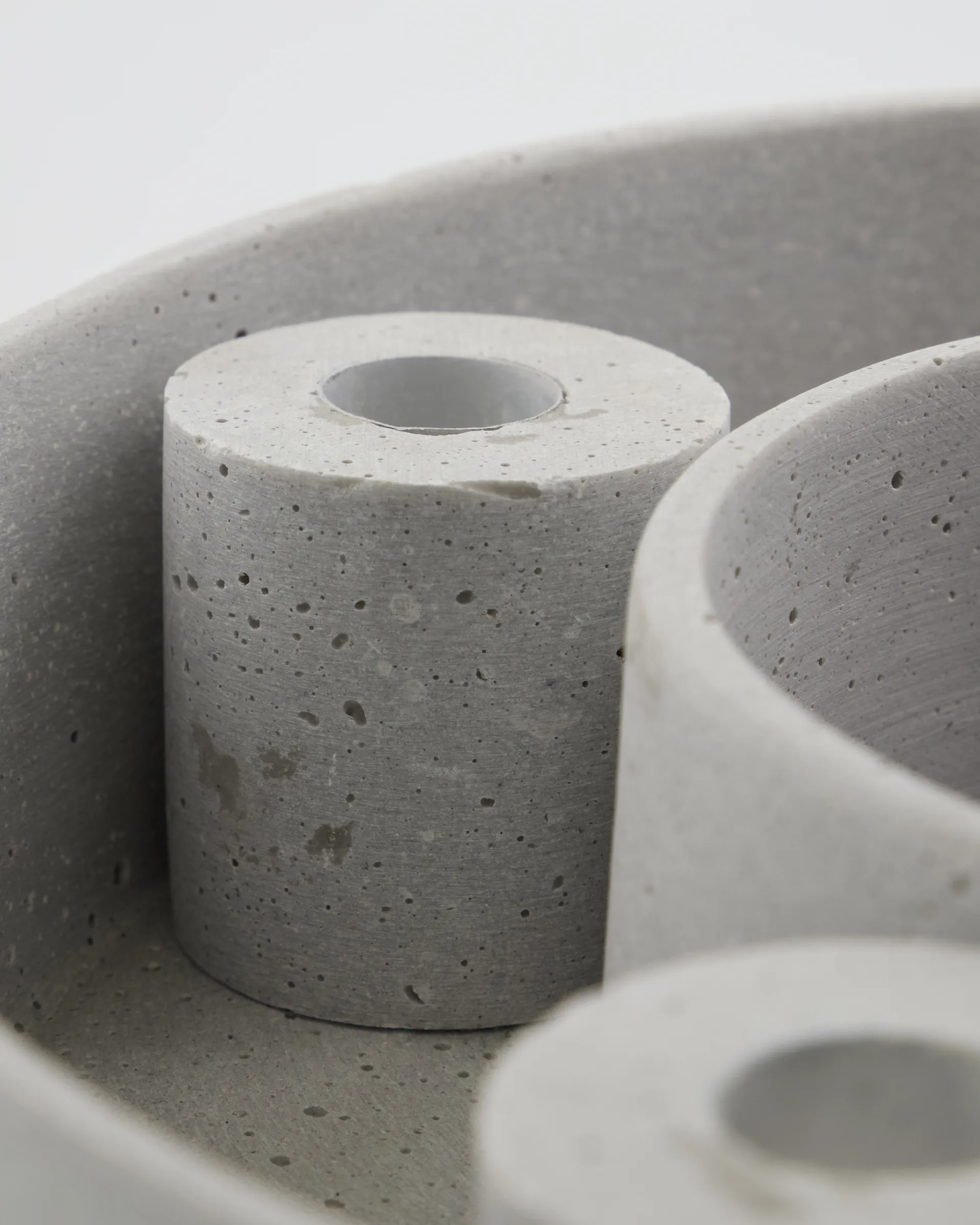 The ring kynttilänjalka, Grey House Doctor