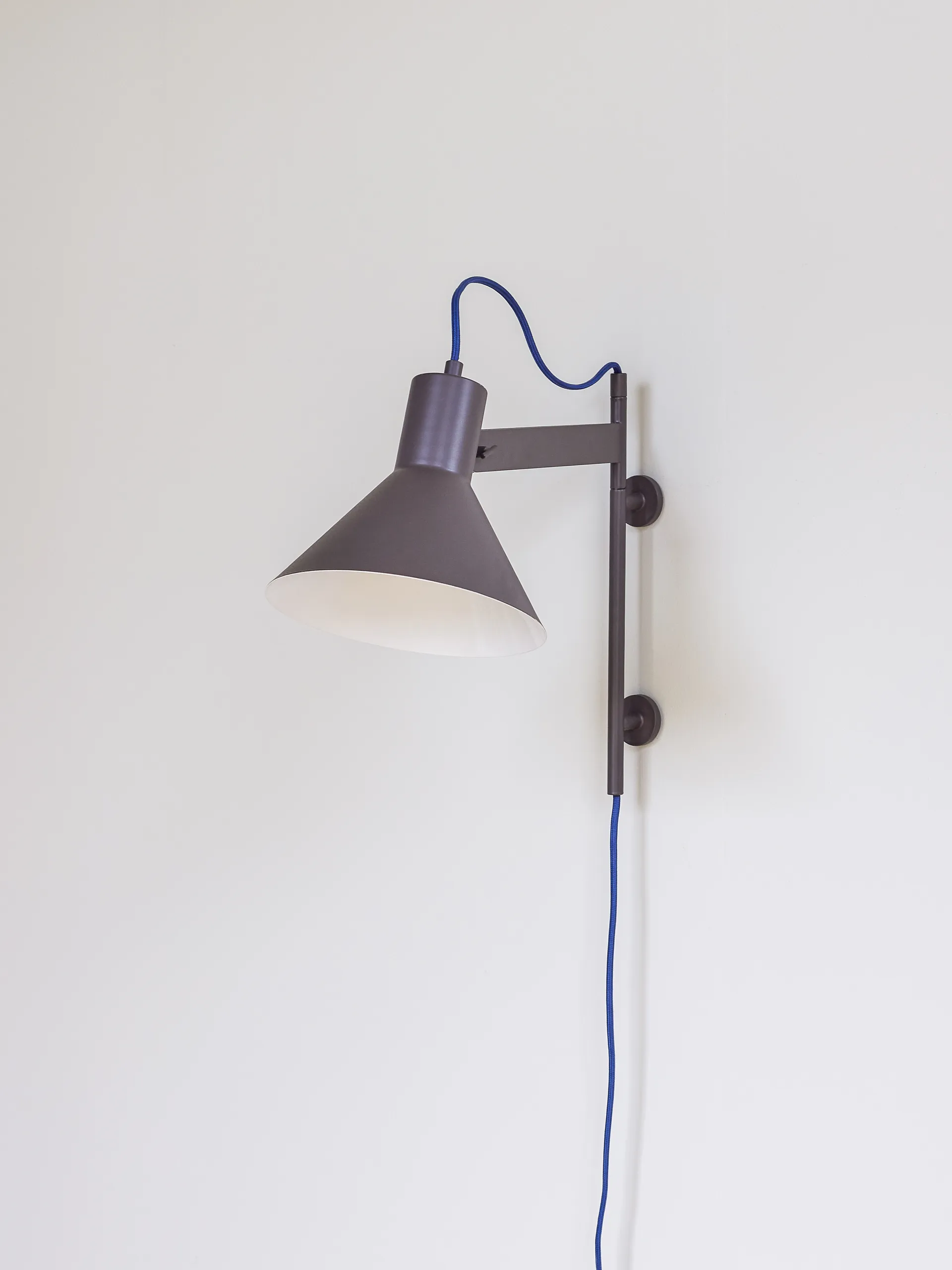 Studio seinävalaisin, Ruskea Hübsch Interior