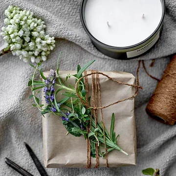 Nordic Forest -tuoksukynttilä - 250 g - Illume x Bloomingville