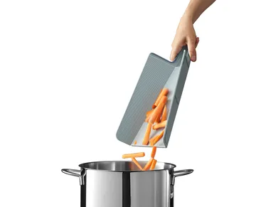 Chop2pot leikkuulauta plus vaaleansininen - Suuri - Joseph Joseph
