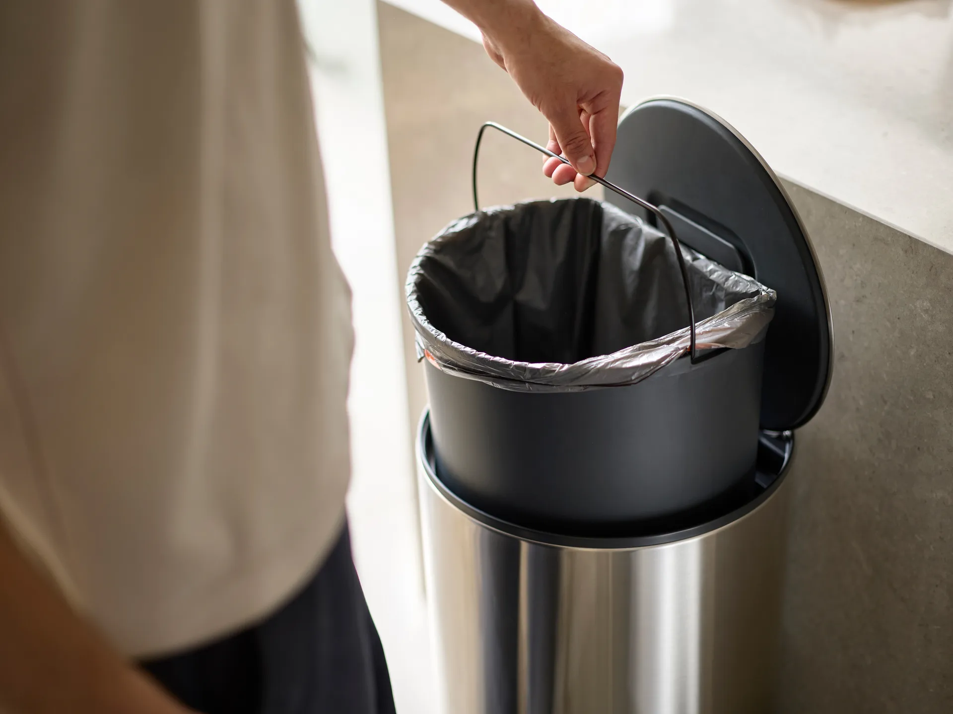 Joseph Joseph Arc poljettava roskis 30 L, Ruostumaton teräs Joseph Joseph