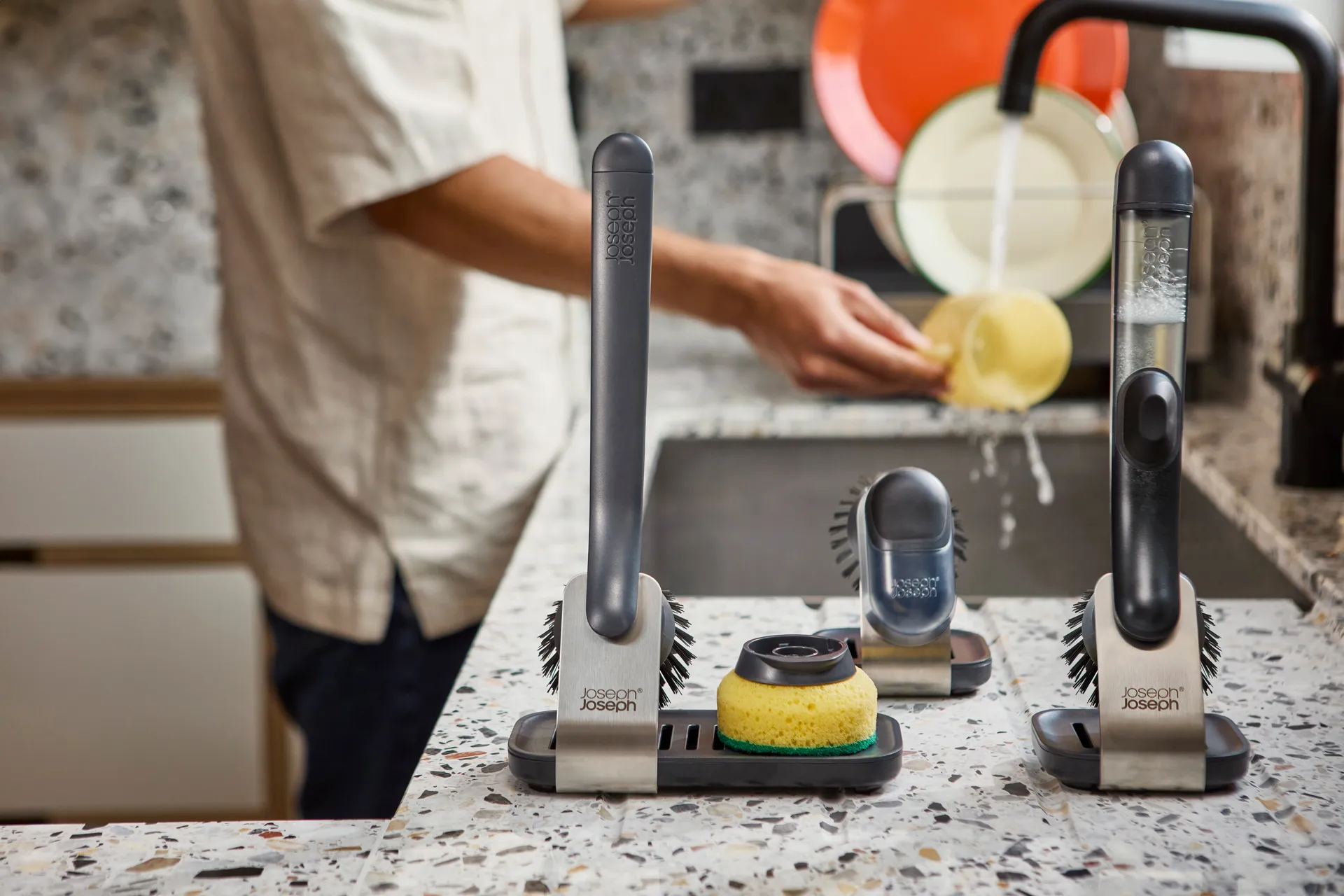 Joseph Joseph Sinktech tiskiharja terästelineellä, Läpinäkyvä Joseph Joseph