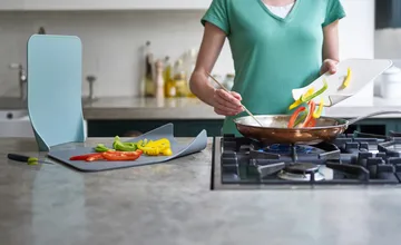 Nest Chop leikkuulauta - Opaali - Joseph Joseph