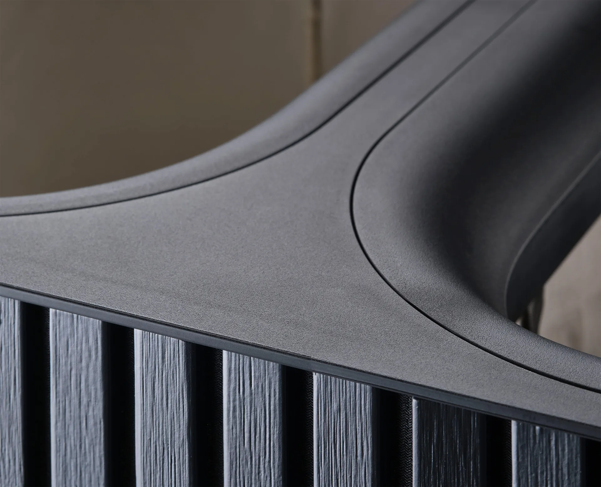 Tota Luxe pyykkikori 90 L, Musta Joseph Joseph