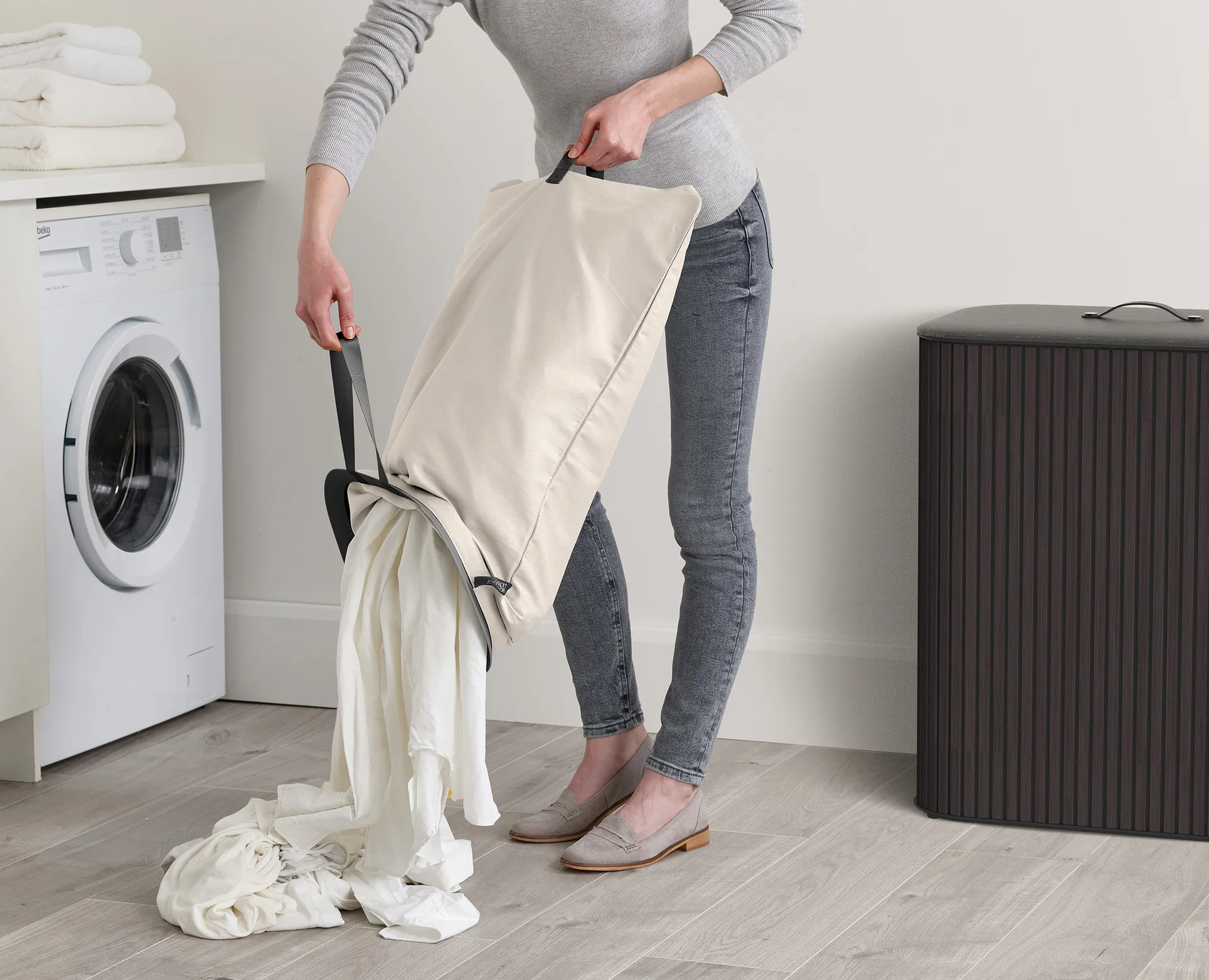 Tota Luxe pyykkikori 90 L, Musta Joseph Joseph