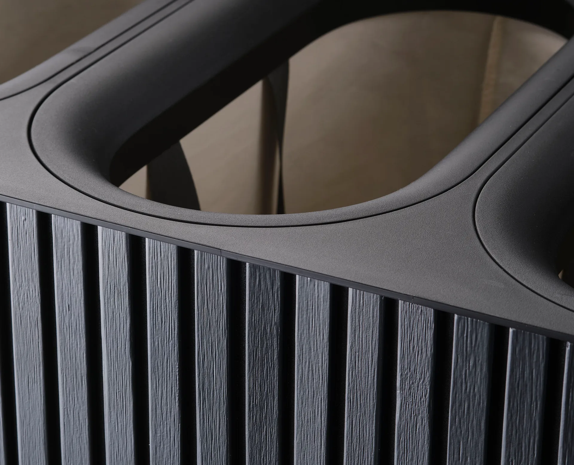 Tota Trio Luxe pyykkikori 90 L, Musta Joseph Joseph