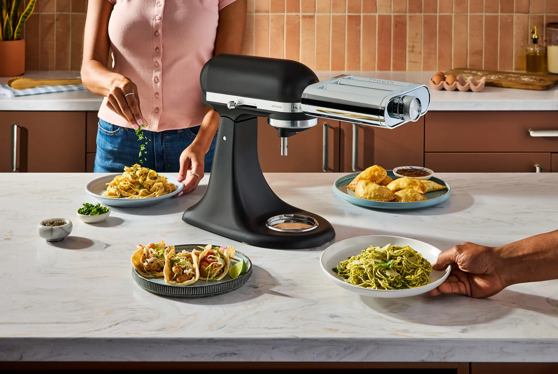 KitchenAid 3-in-1 pastalisäosa yleiskoneeseen, Metalli KitchenAid