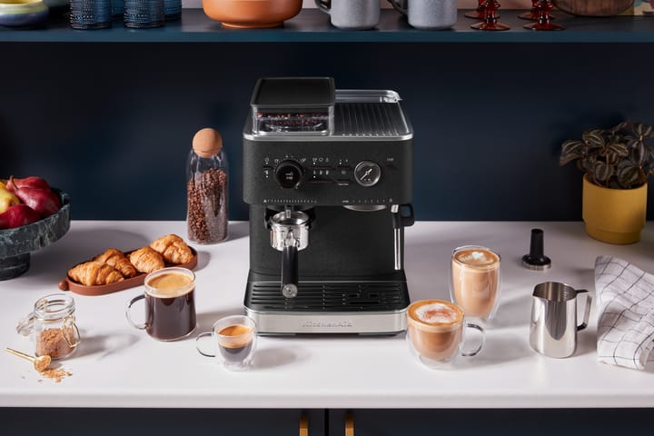KitchenAid puoliautomaattinen espressokone jauhimella, Cast iron black KitchenAid