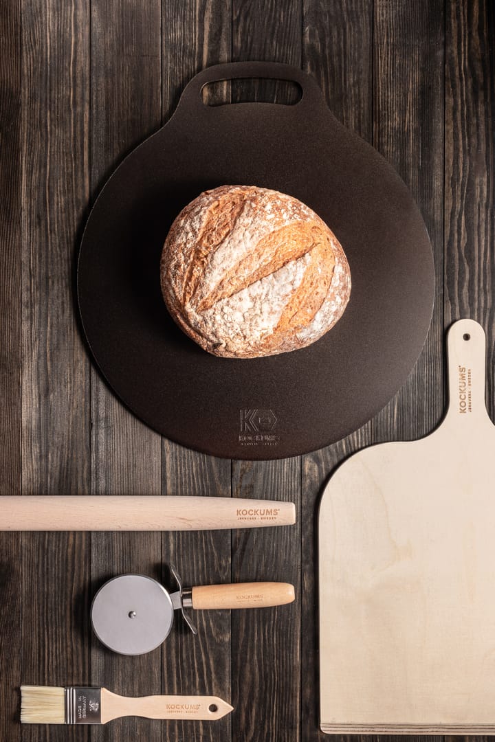 Kockums leivonta-pizzateräs Ø35 cm, Hiiliteräs Kockums Jernverk