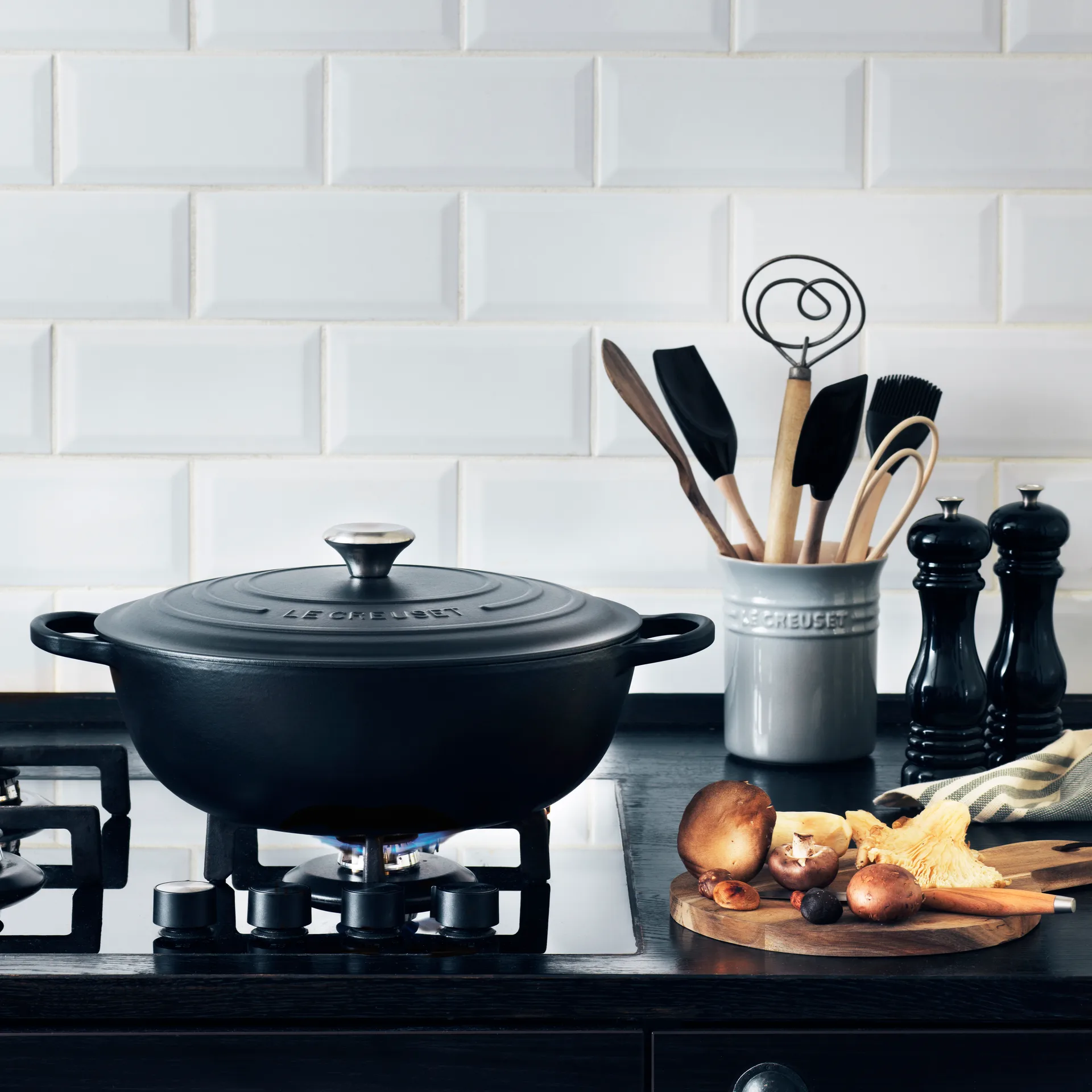 Le Creuset -pata 32 cm, Matte black Le Creuset