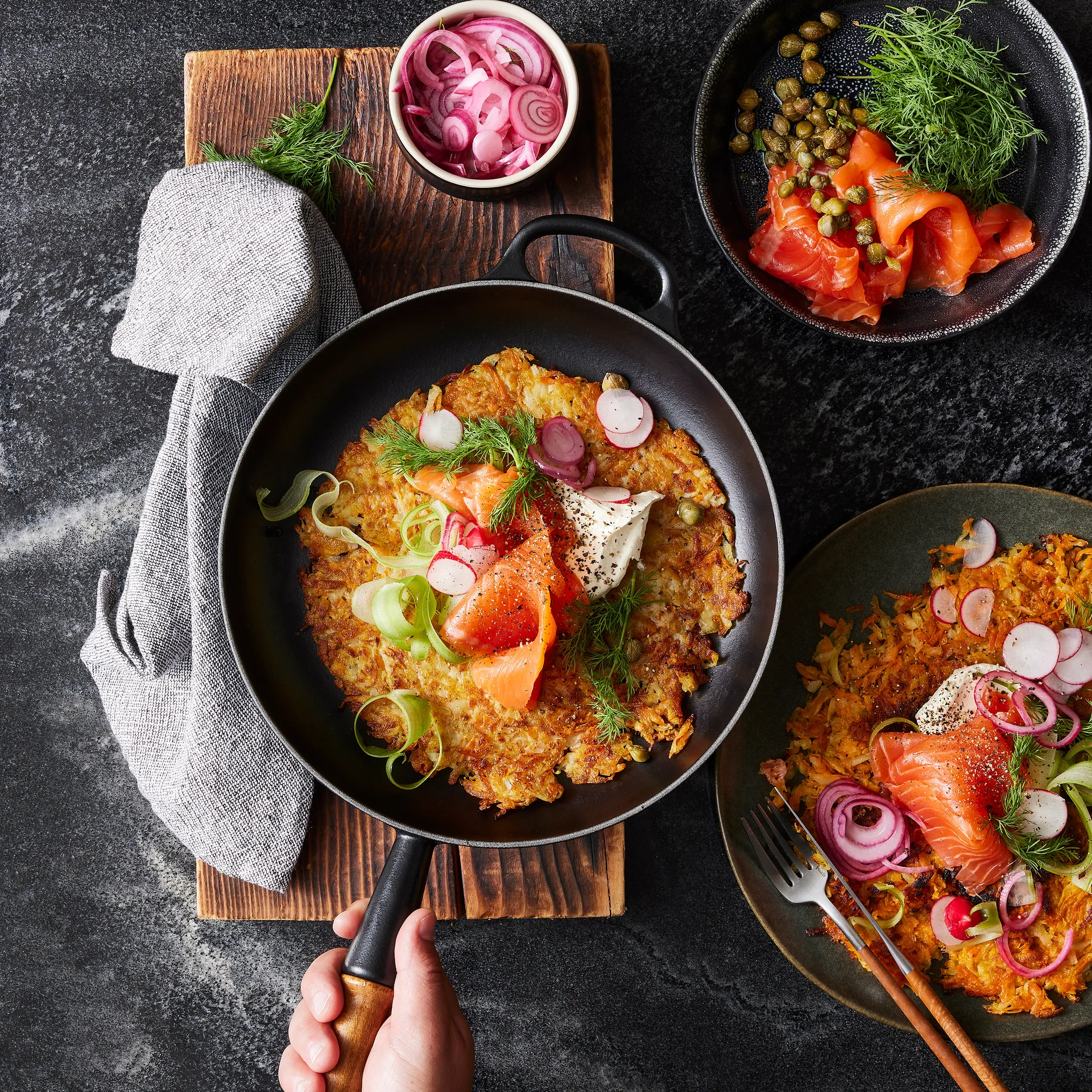 Le Creuset Signature -paistinpannu puukahvalla 28 cm, Bleu Riviera Le Creuset