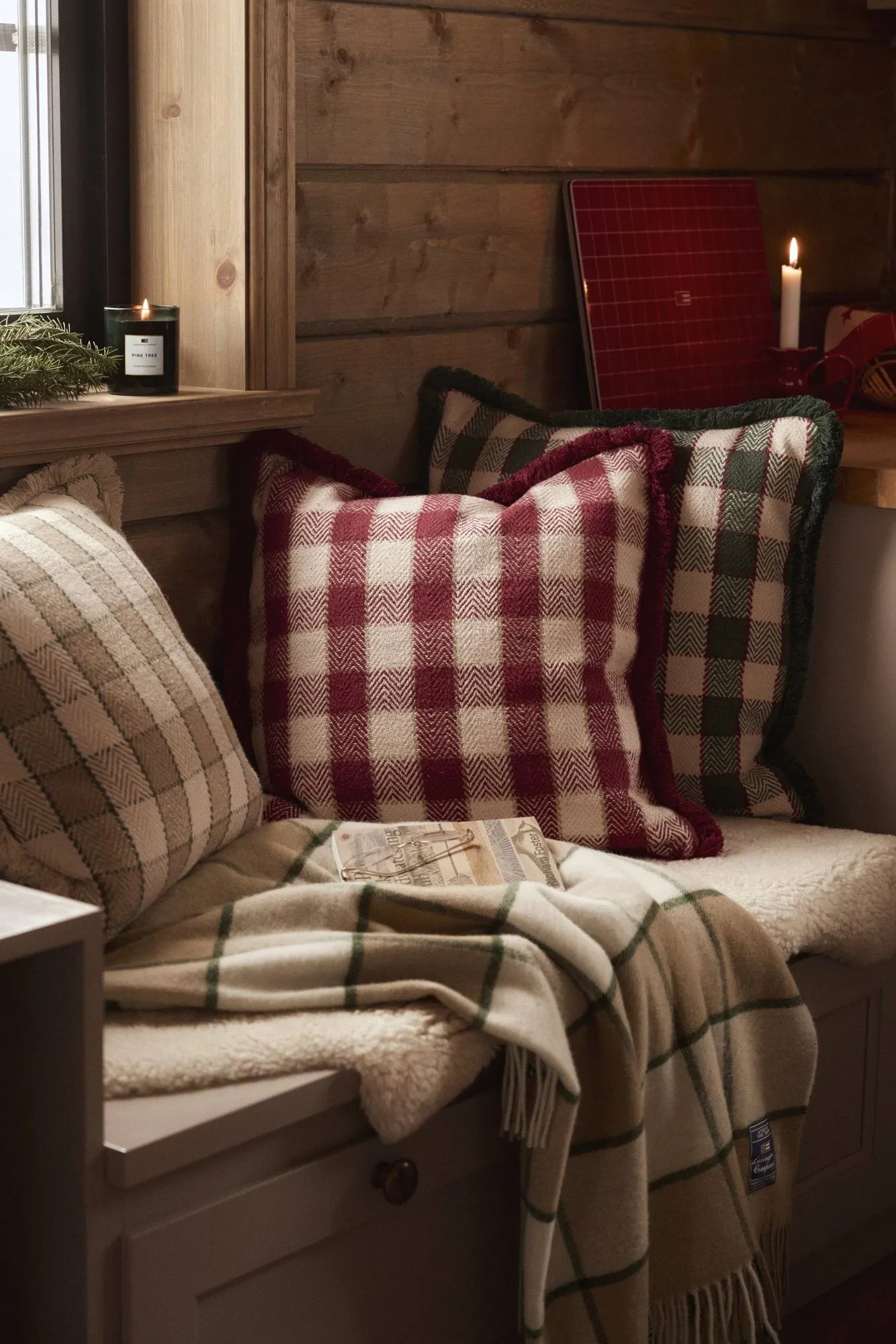 Ruudullinen luomupuuvillainen hapsureunainen tyynynpäällinen, Red-light beige–beige Lexington