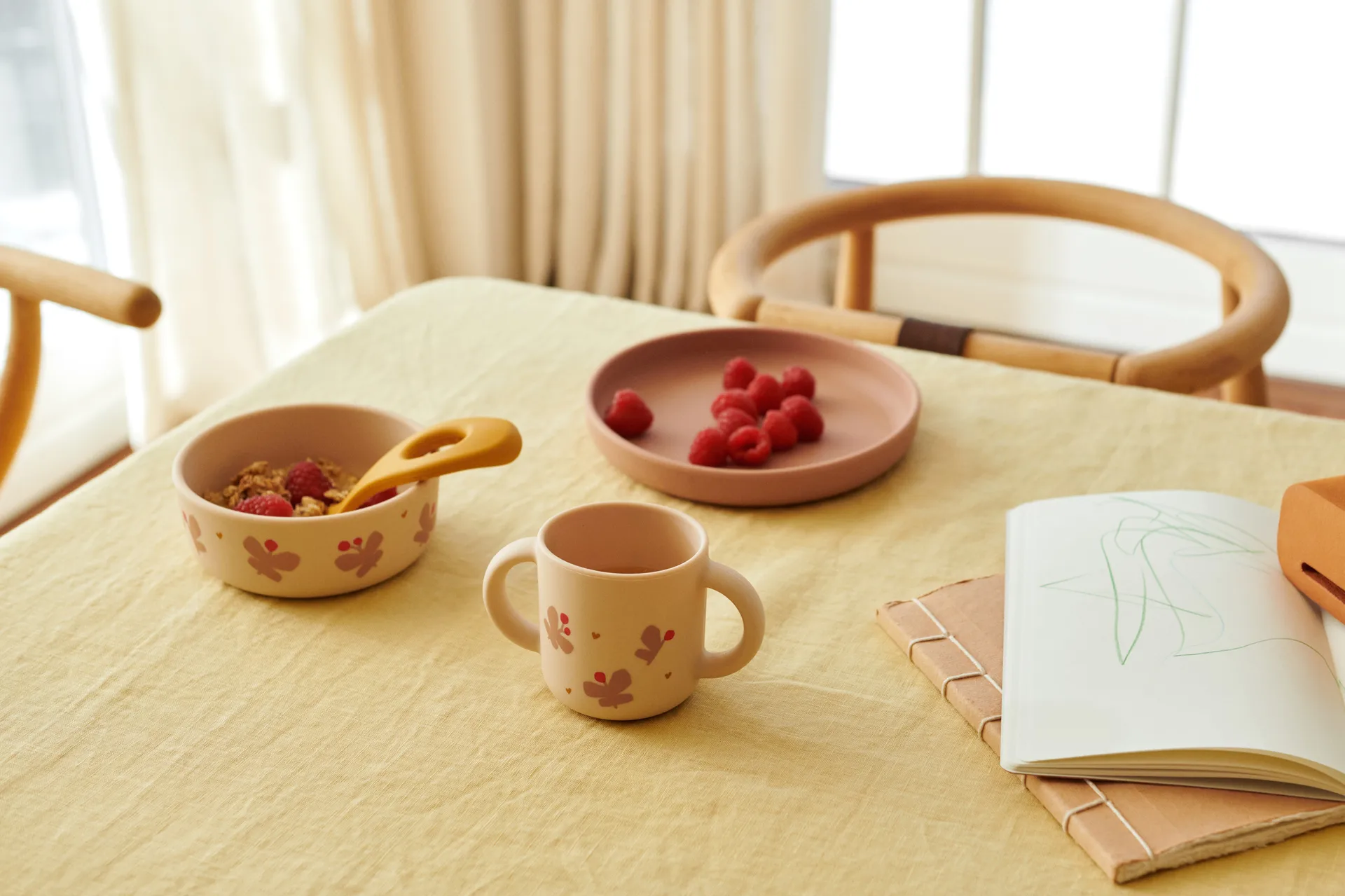 Vivi painettu astiasto 4 osaa, Butterfly-omenankukka Liewood