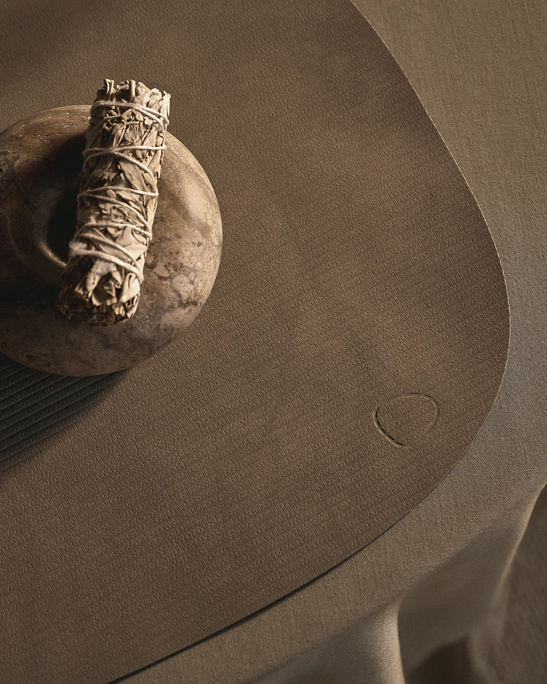 Corduroy pöytätabletti curve L, Nomad Grey LIND DNA