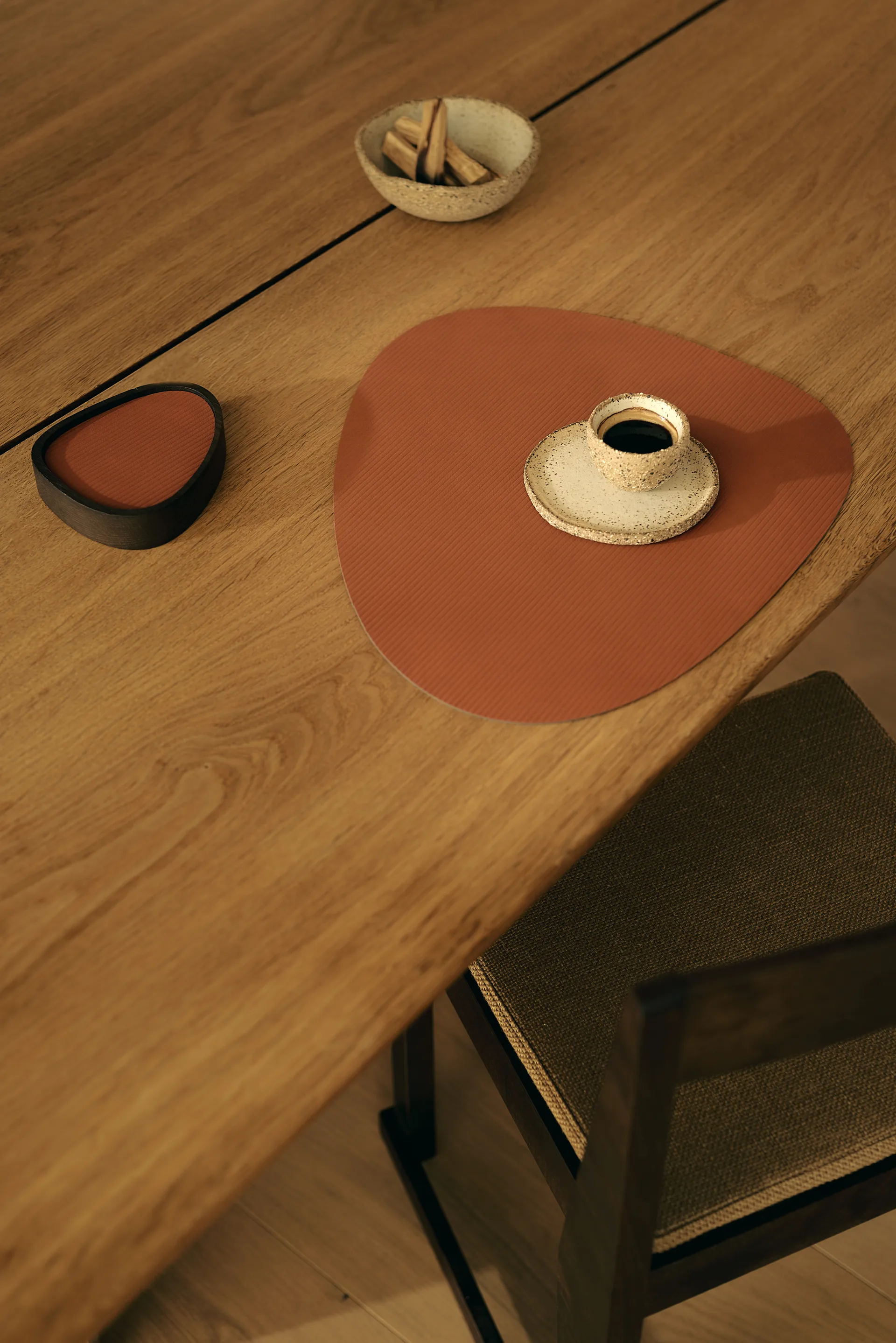 Corduroy pöytätabletti curve L, Ruoste LIND DNA