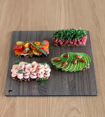 Cut & Serve square leikkuulauta, L - Saksanpähkinä - LIND DNA