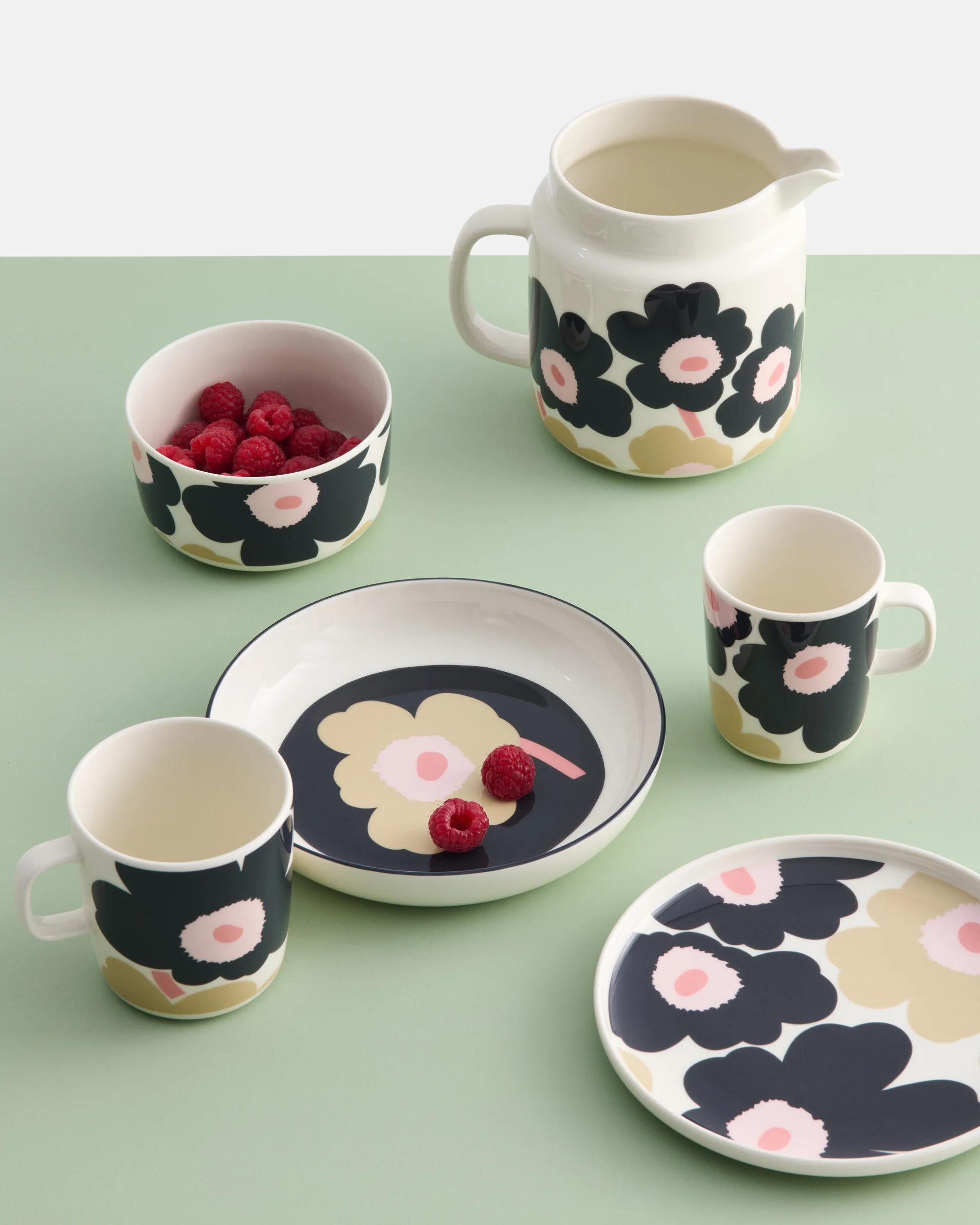 Unikko kannu 1,25 l, Off white-charcoal-sand-pink Marimekko