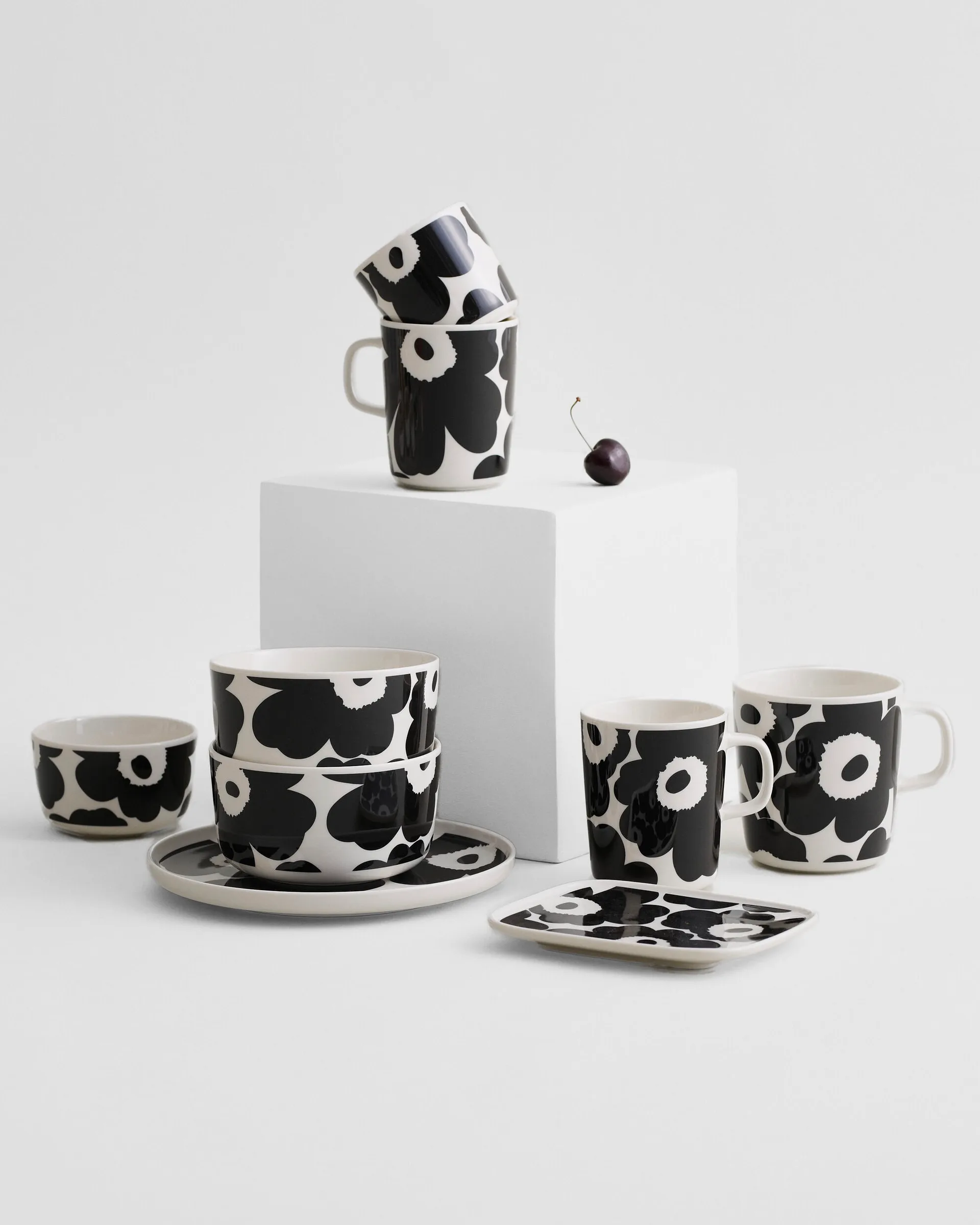 Unikko lautanen 12x15 cm, Musta-valkoinen Marimekko