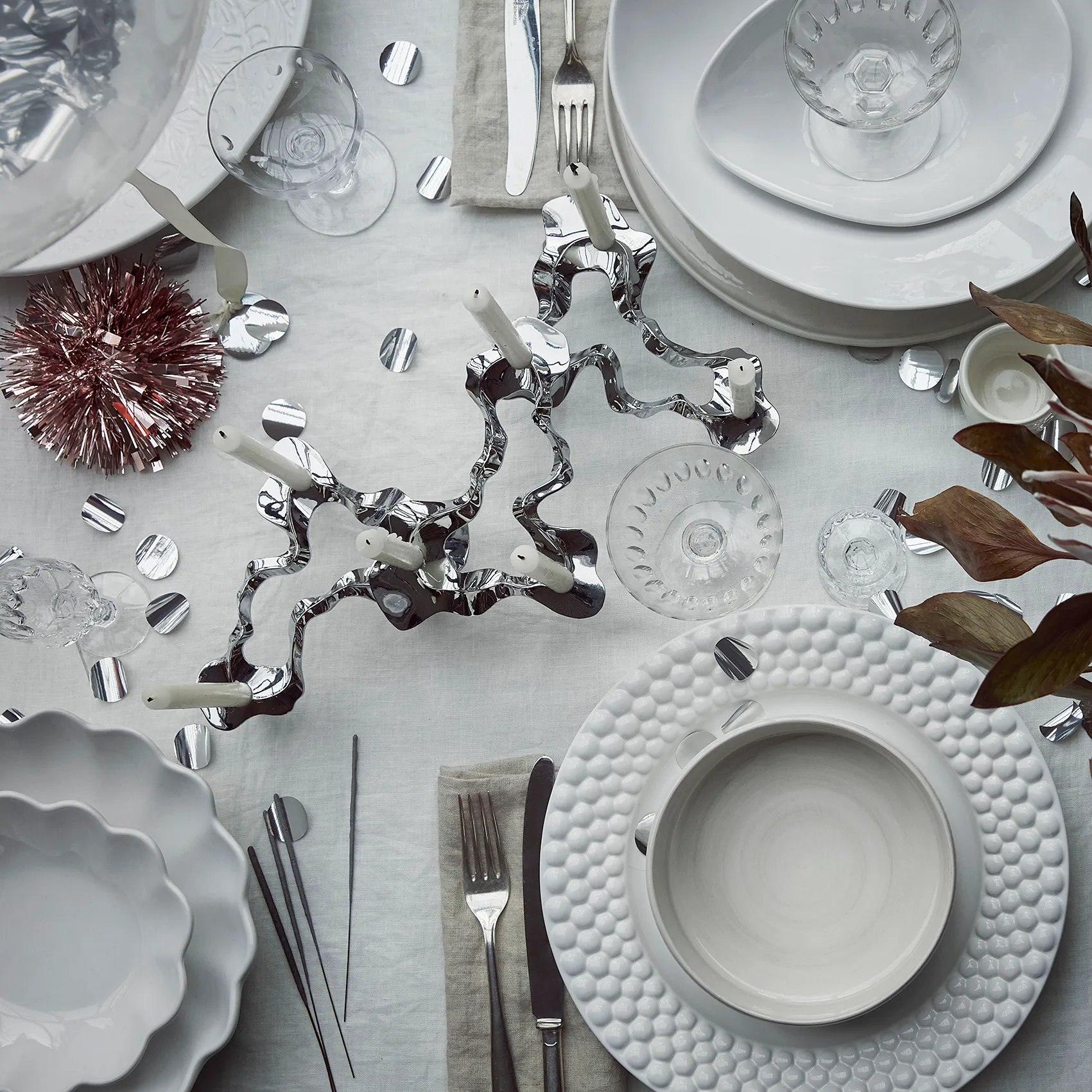 Bubbles-lautanen 28 cm, Valkoinen Mateus