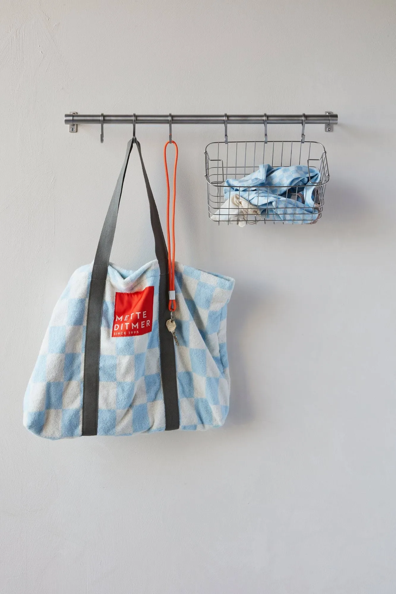 Hang-it vaateteline, Hopeanvärinen, 11x70x5,5 cm Mette Ditmer
