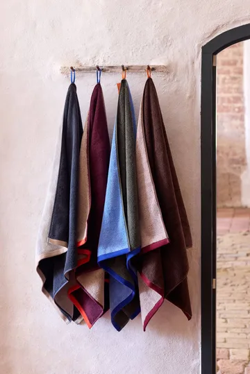Soft badhandduk 70x133 cm -> Soft kylpypyyhe 70x133 cm - Gray-Red (harmaa-punainen), 70x133 cm - Mette Ditmer