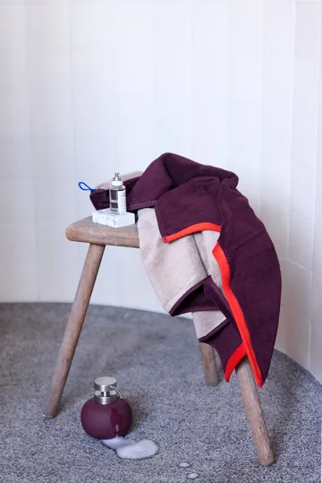 Soft badhandduk 70x133 cm -> Soft kylpypyyhe 70x133 cm - Gray-Red (harmaa-punainen), 70x133 cm - Mette Ditmer