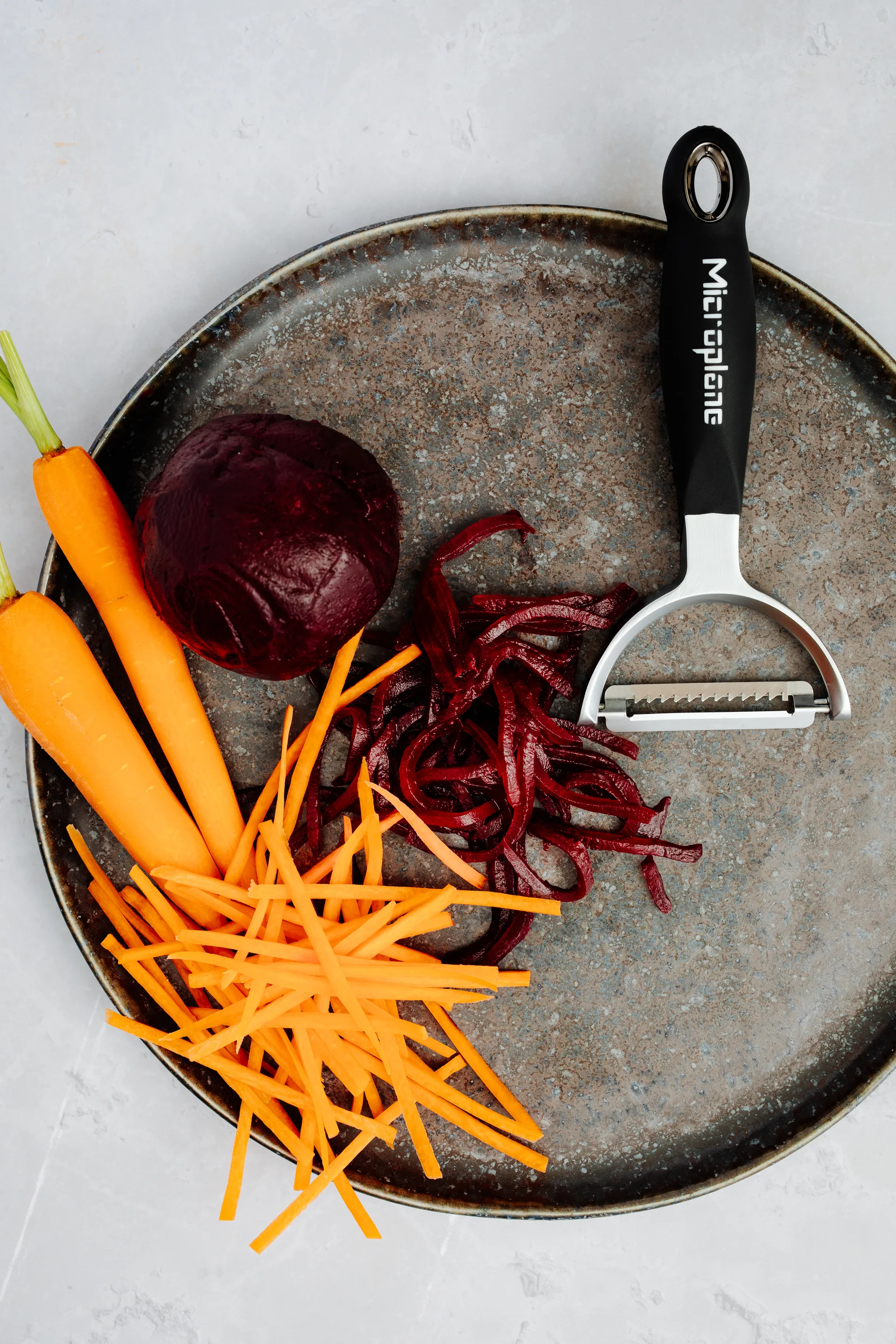 Ammattilainen Y-konsepti julienne 16,4 cm, Musta Microplane