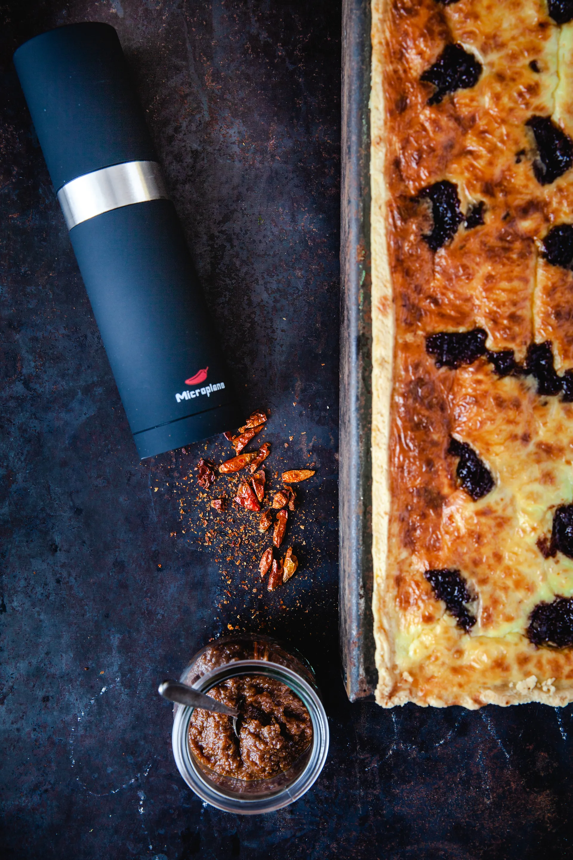 Erikois chilimylly 20 cm, Musta Microplane