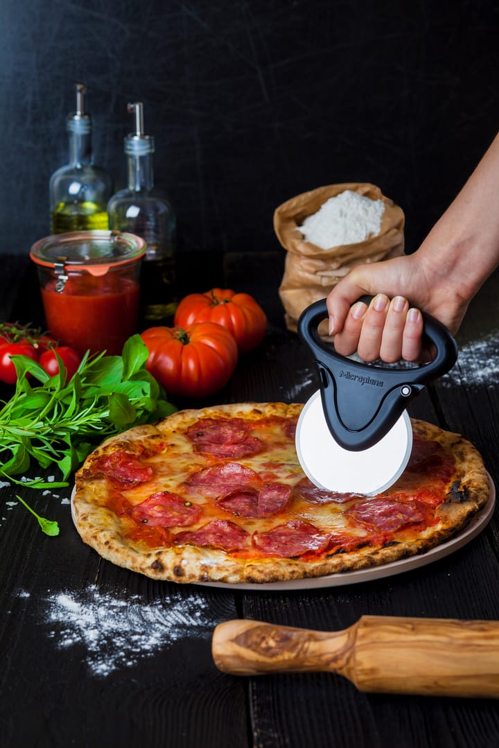 Erikoispizzaleikkuri 16 cm, Musta Microplane